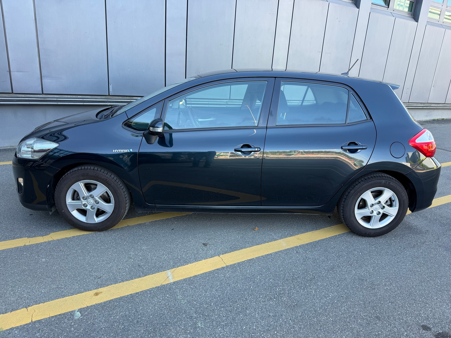 TOYOTA Auris 1.8 16V HSD Linea Luna-image-6