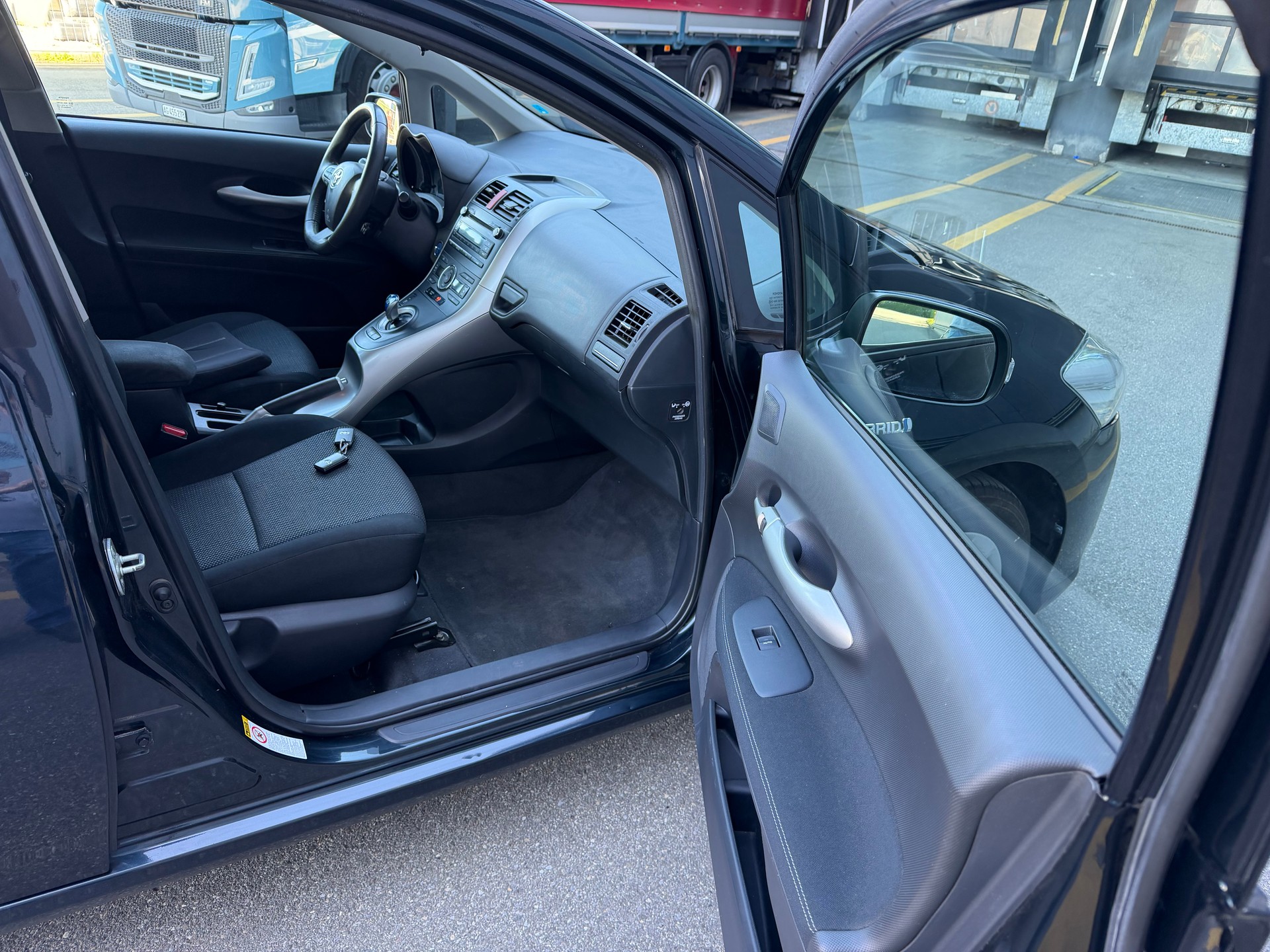 TOYOTA Auris 1.8 16V HSD Linea Luna-image-12