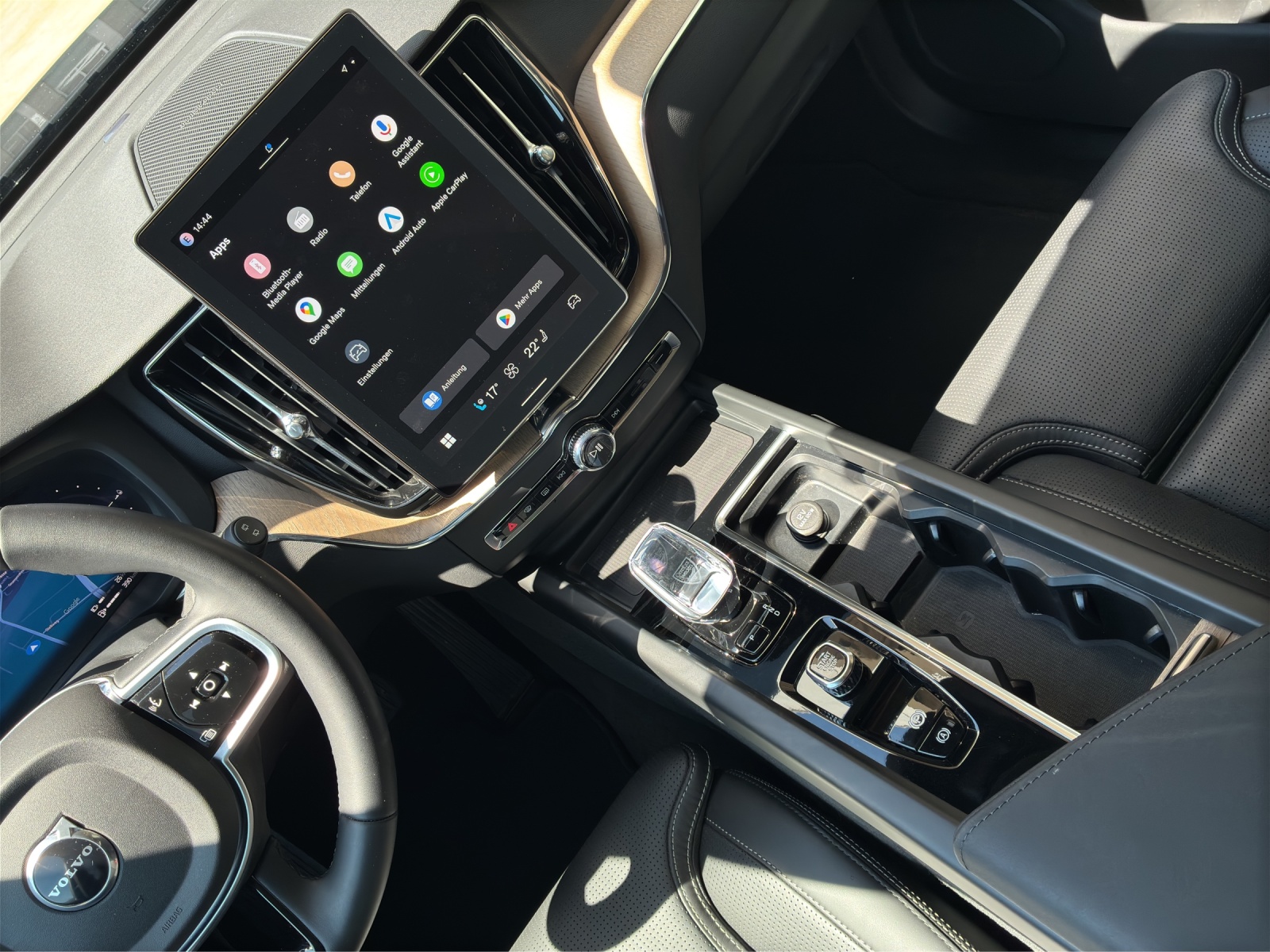 VOLVO XC60 2.0 T6 TE Plus Dark eAWD-image-17