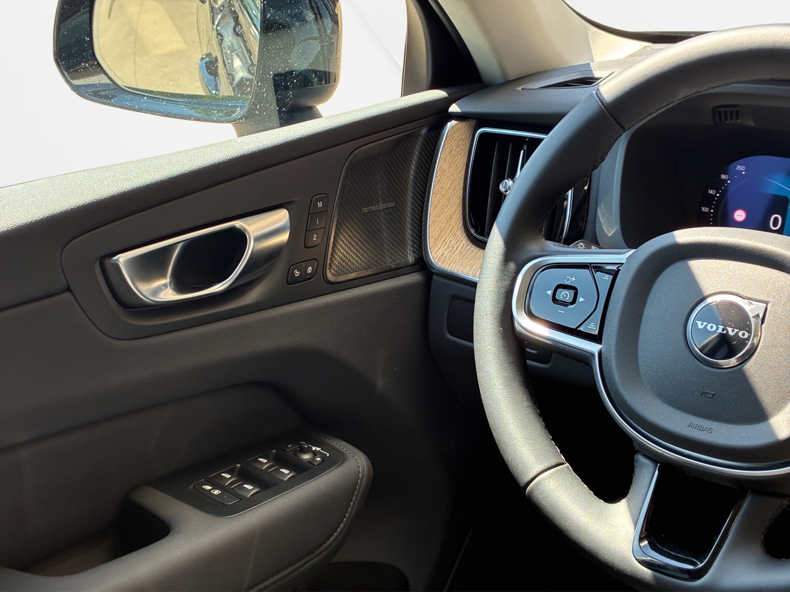 VOLVO XC60 2.0 T6 TE Plus Dark eAWD-image-16