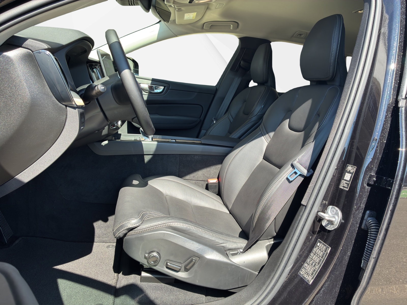 VOLVO XC60 2.0 T6 TE Plus Dark eAWD-image-9