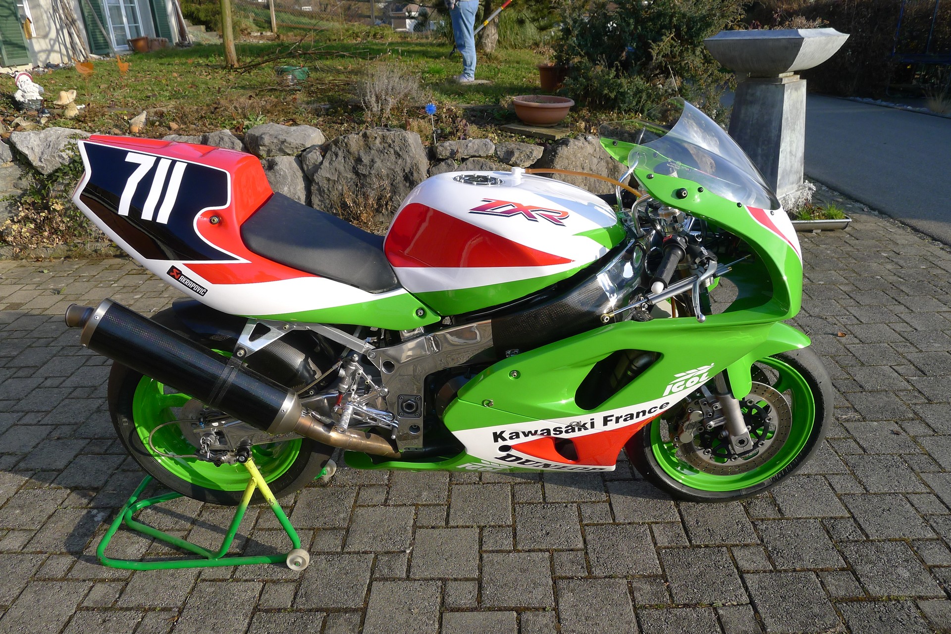 KAWASAKI ZXR-750RR-image-2