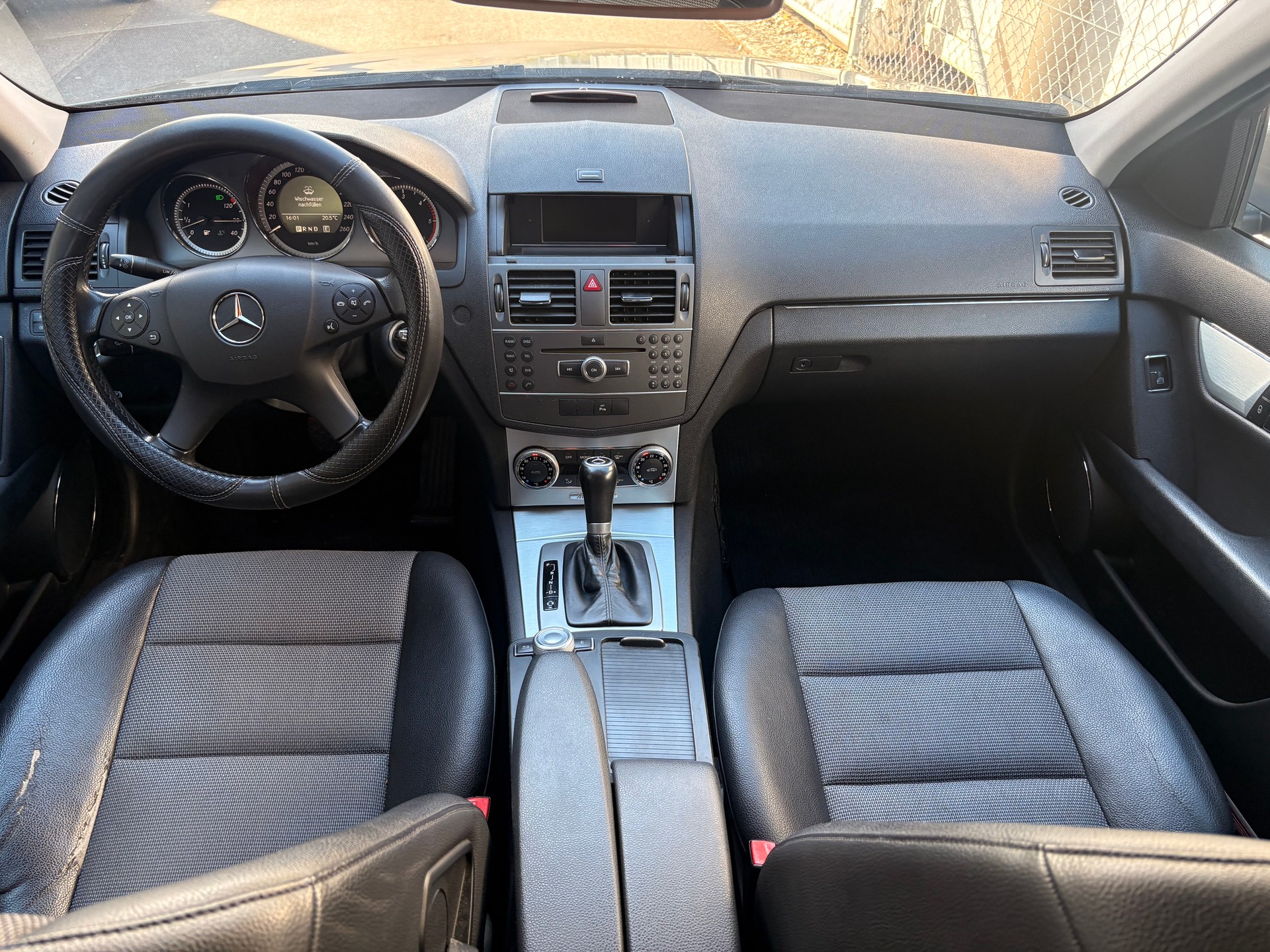 MERCEDES-BENZ C 220 CDI BlueEfficiency Automatic-image-7