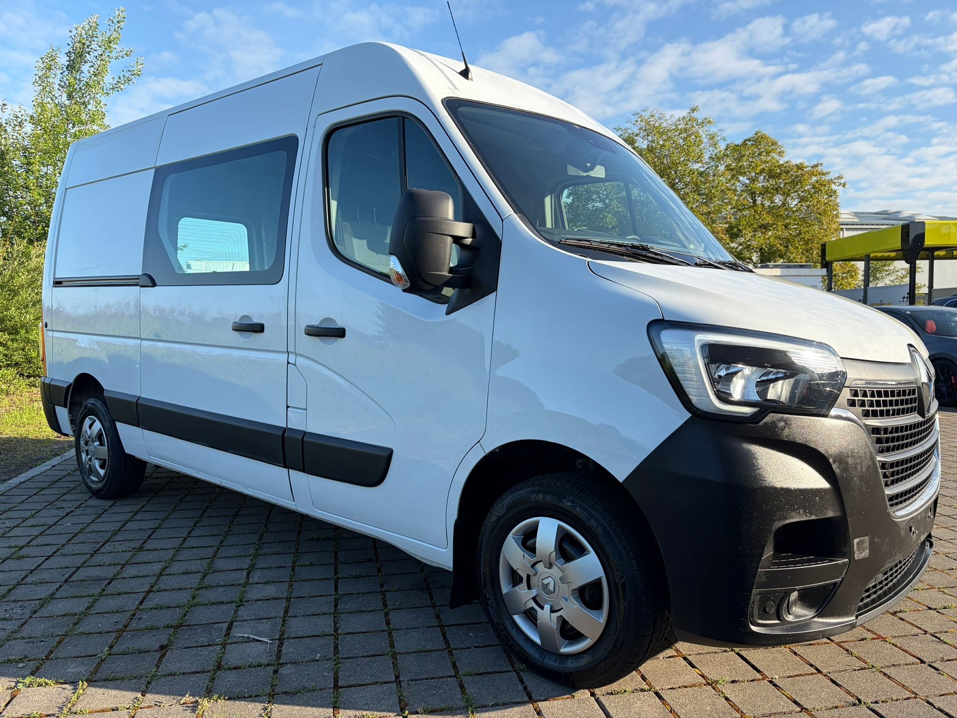 RENAULT Master T35 2.3dCi 135 L2H2-image-2