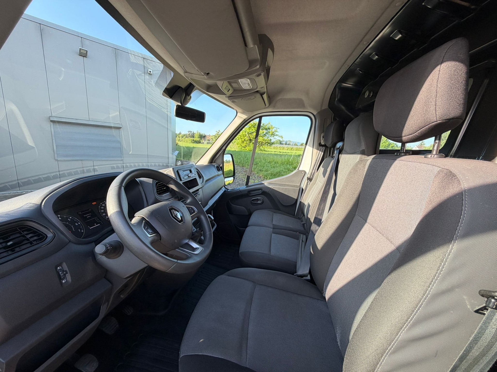 RENAULT Master T35 2.3dCi 135 L2H2-image-10