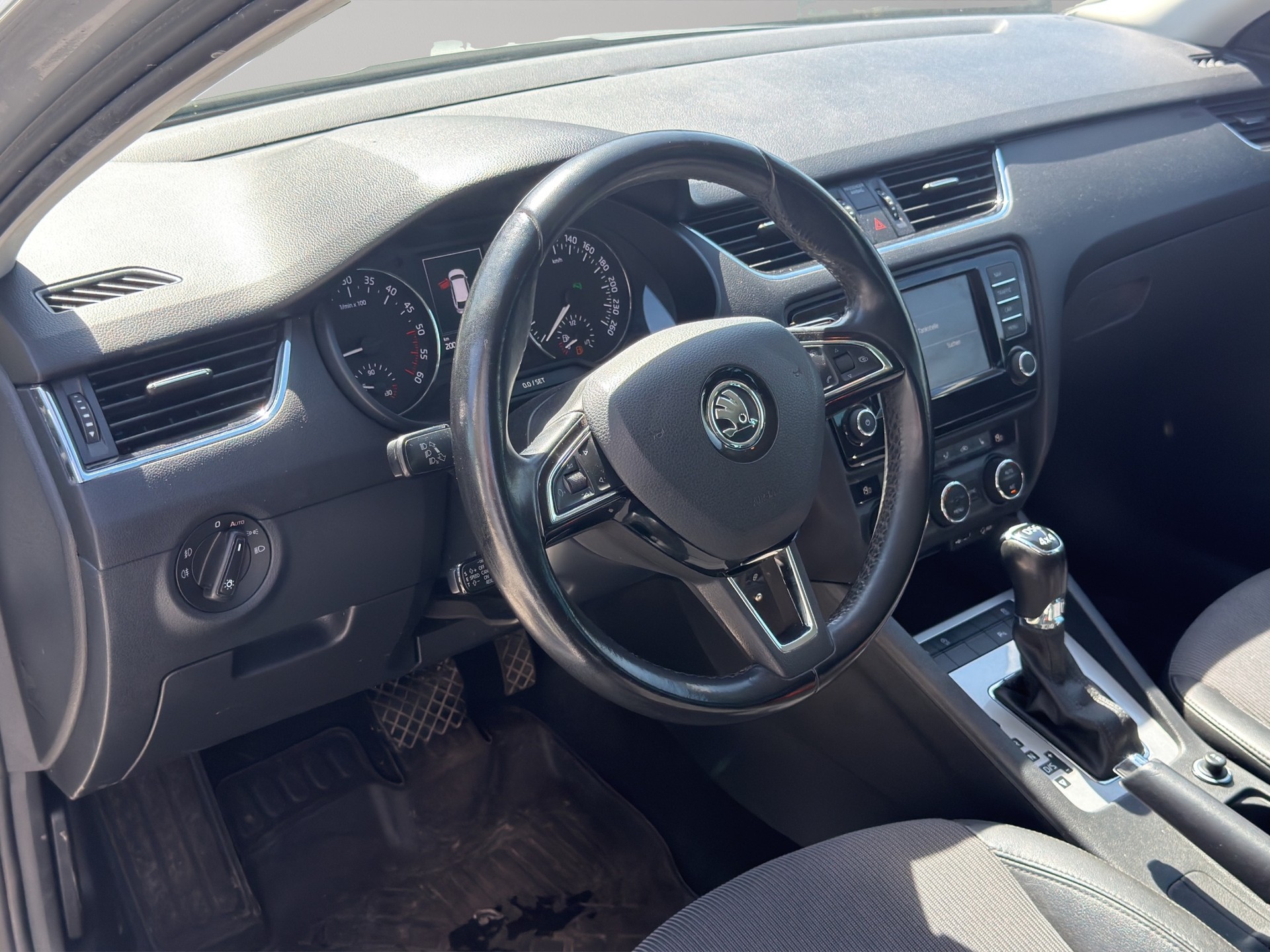 SKODA Octavia Combi 2.0 TDI Ambition 4x4 DSG-image-12