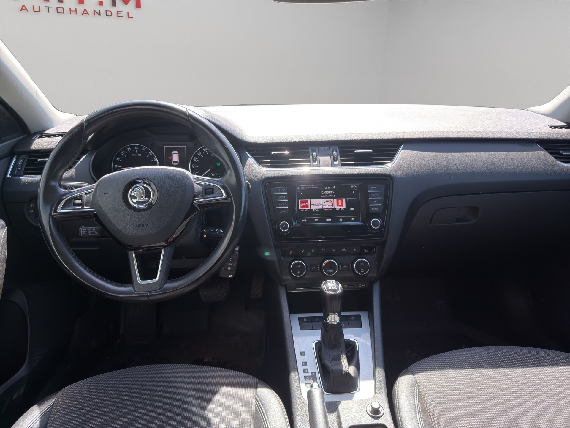SKODA Octavia Combi 2.0 TDI Ambition 4x4 DSG-image-13