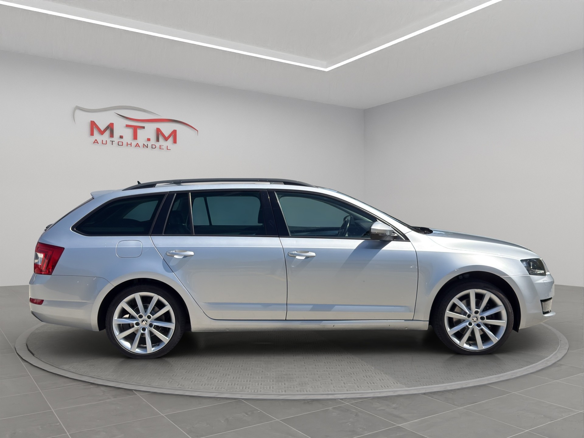 SKODA Octavia Combi 2.0 TDI Ambition 4x4 DSG-image-10