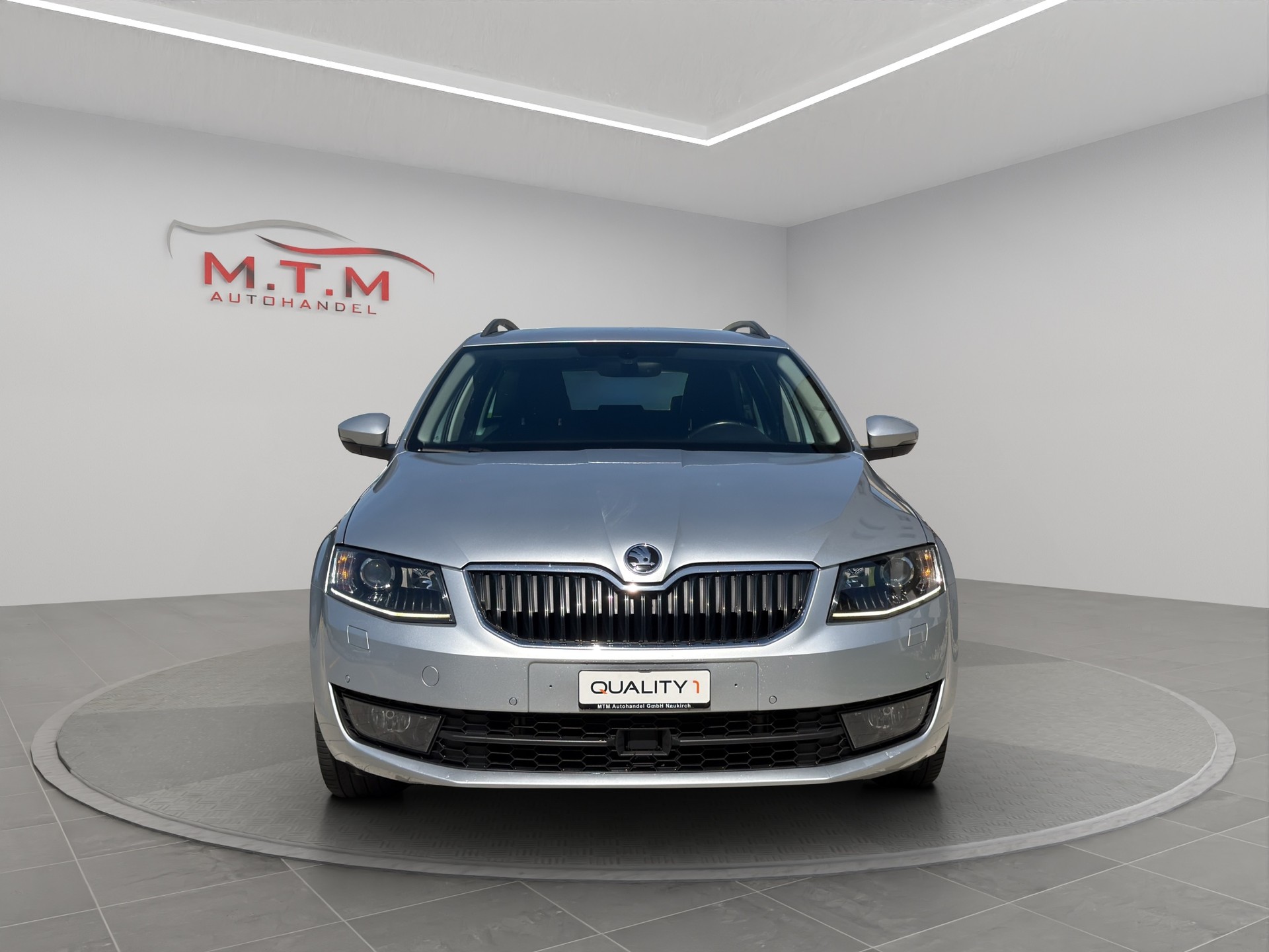 SKODA Octavia Combi 2.0 TDI Ambition 4x4 DSG-showroom-element-2