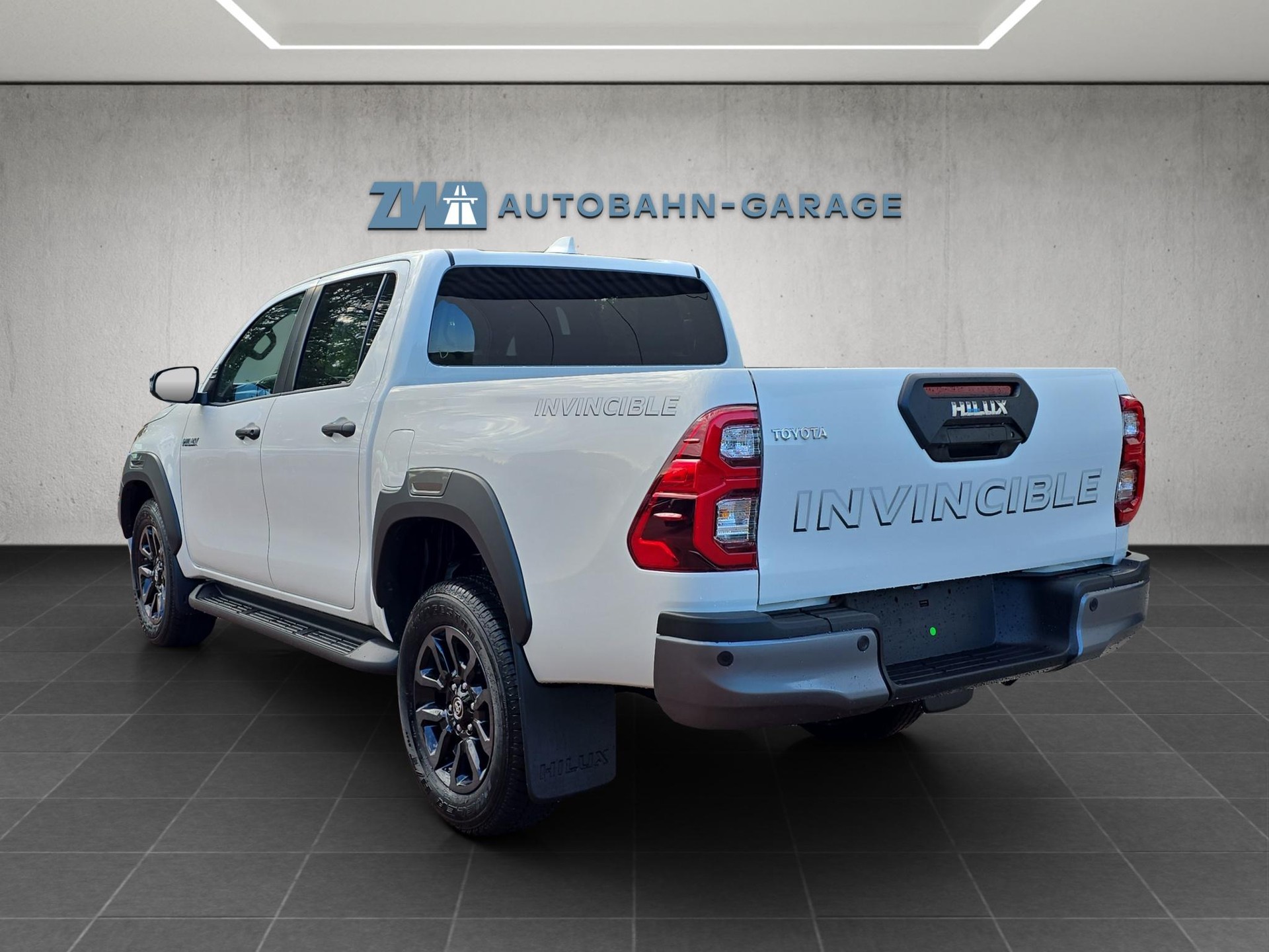 TOYOTA Hilux Double Cab.-Pick-up 2.8 D-4D MHEV 204 Invincible-image-2