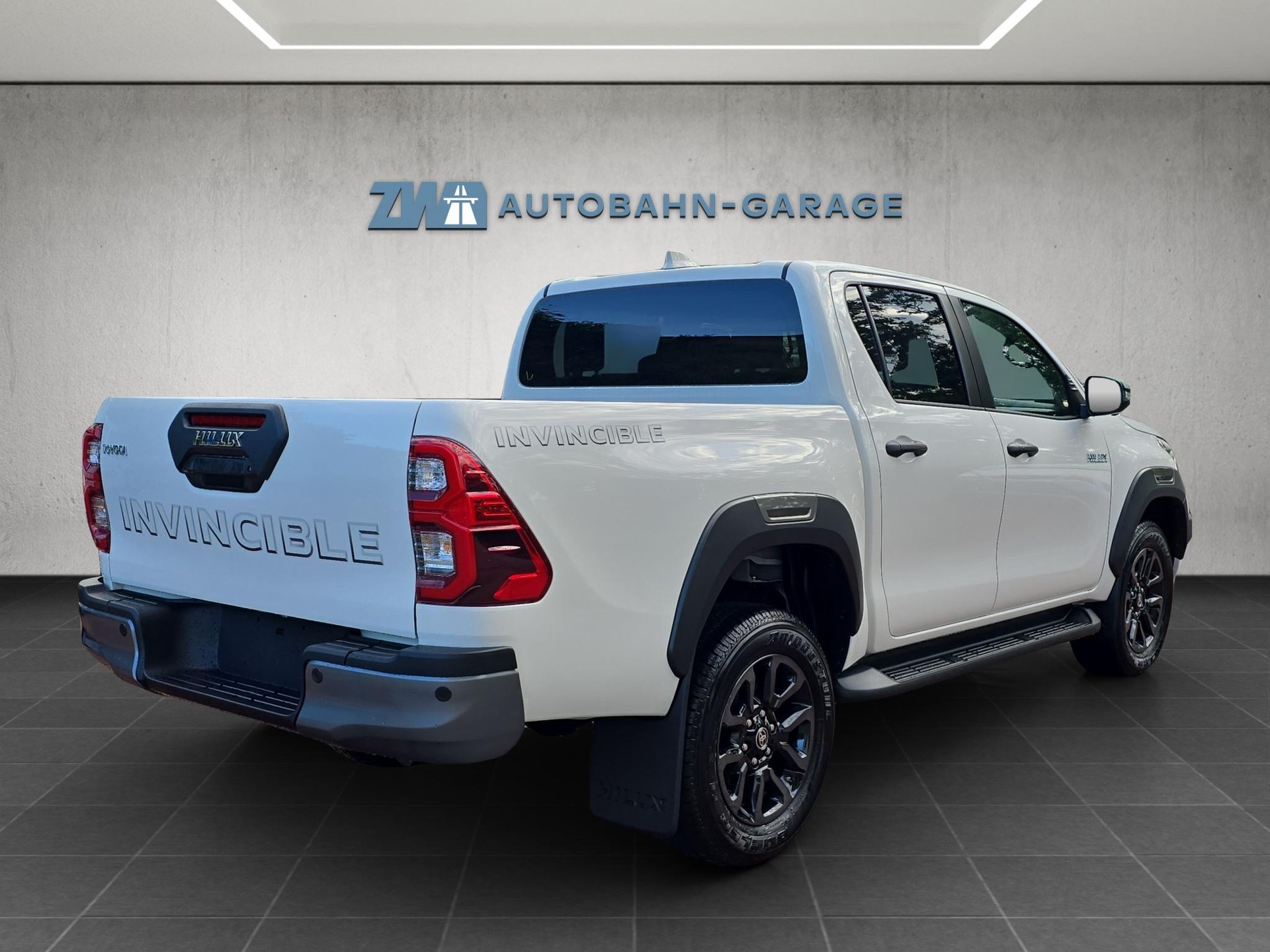 TOYOTA Hilux Double Cab.-Pick-up 2.8 D-4D MHEV 204 Invincible-image-4