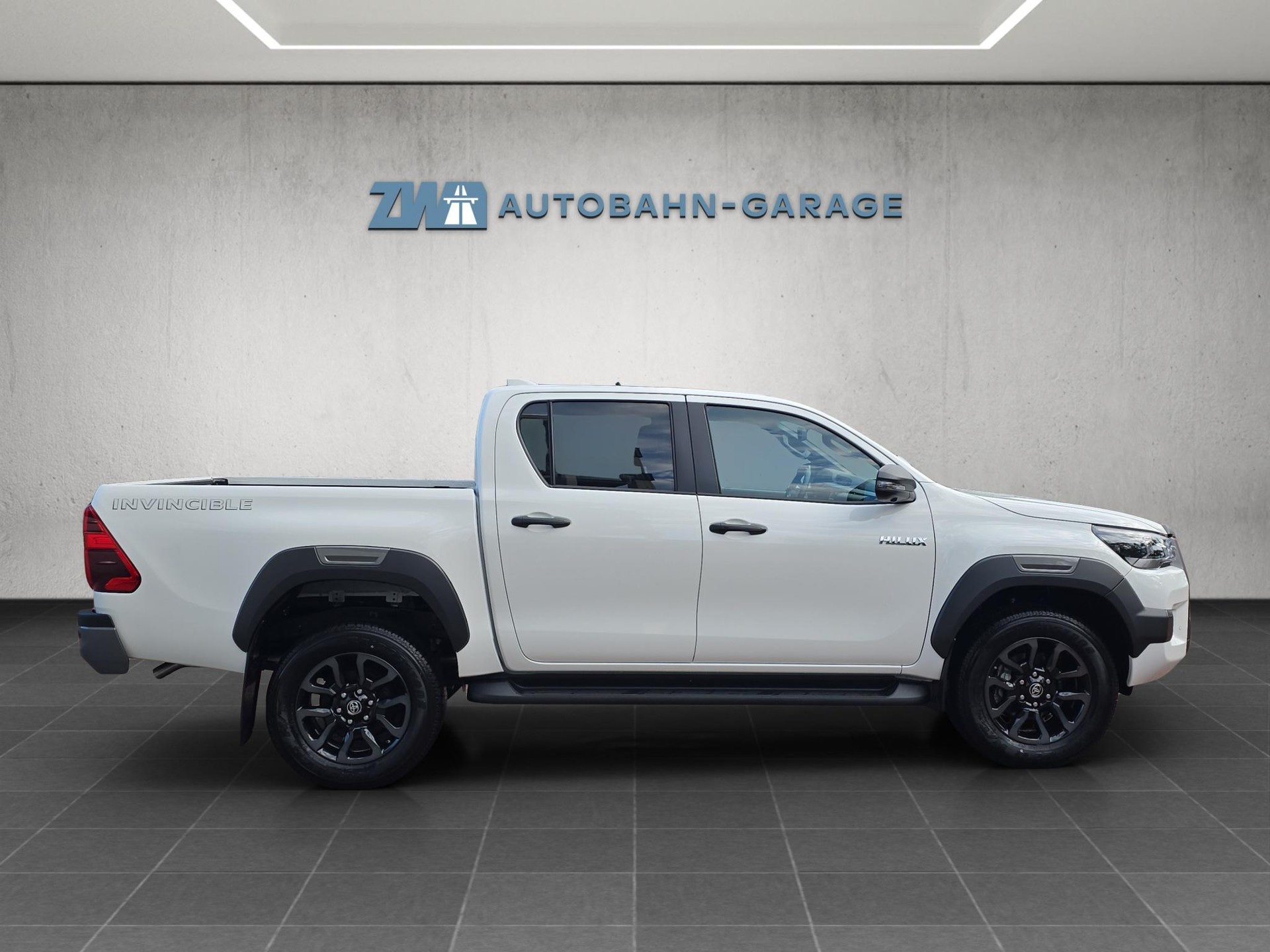TOYOTA Hilux Double Cab.-Pick-up 2.8 D-4D MHEV 204 Invincible-image-5