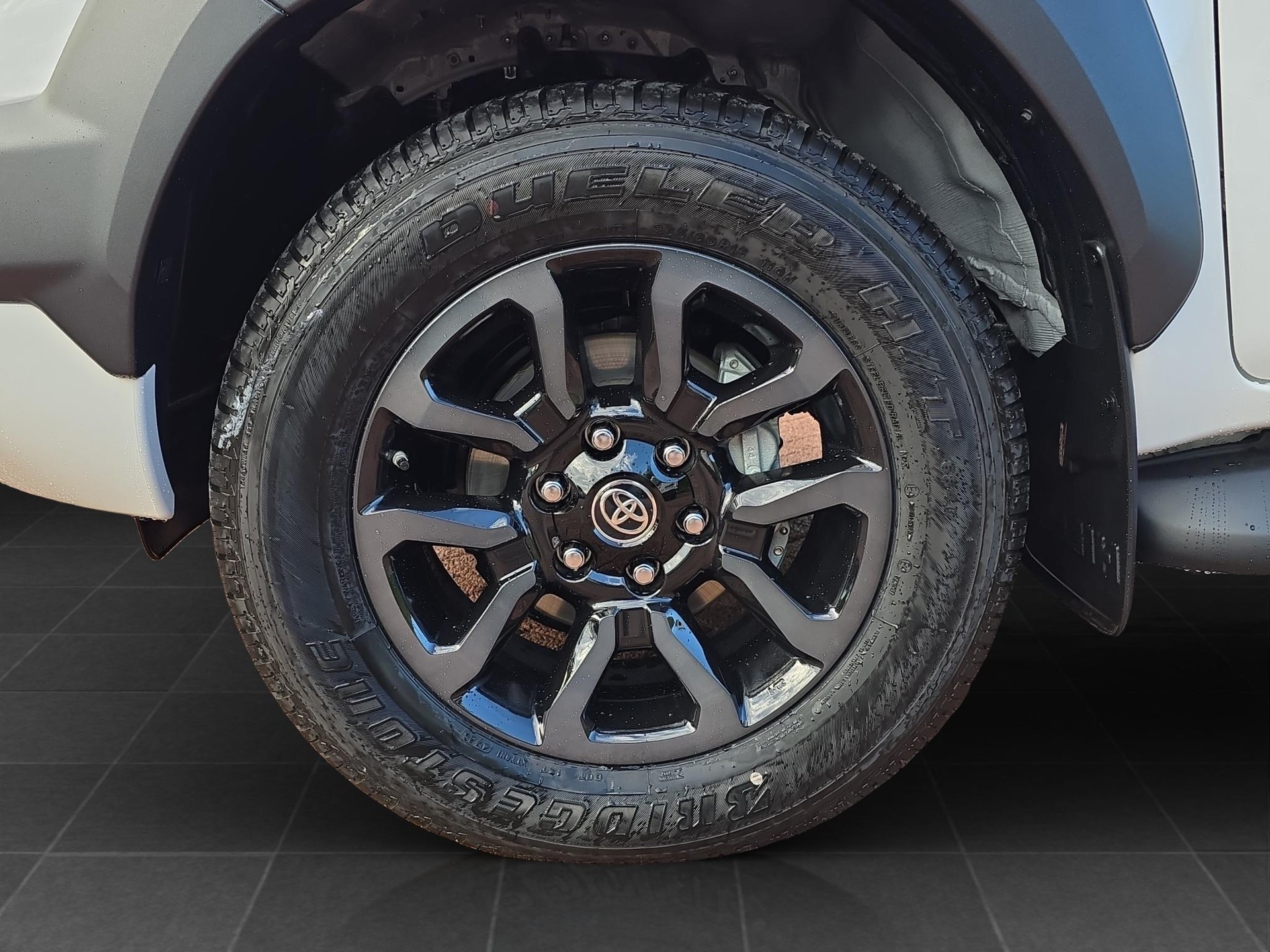 TOYOTA Hilux Double Cab.-Pick-up 2.8 D-4D MHEV 204 Invincible-image-14