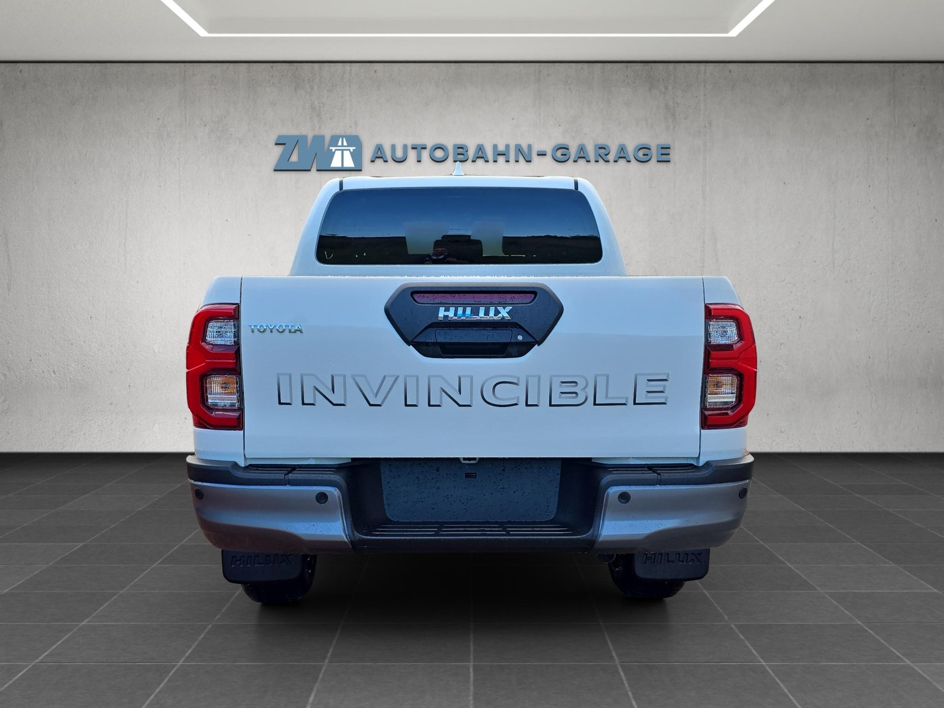TOYOTA Hilux Double Cab.-Pick-up 2.8 D-4D MHEV 204 Invincible-image-3