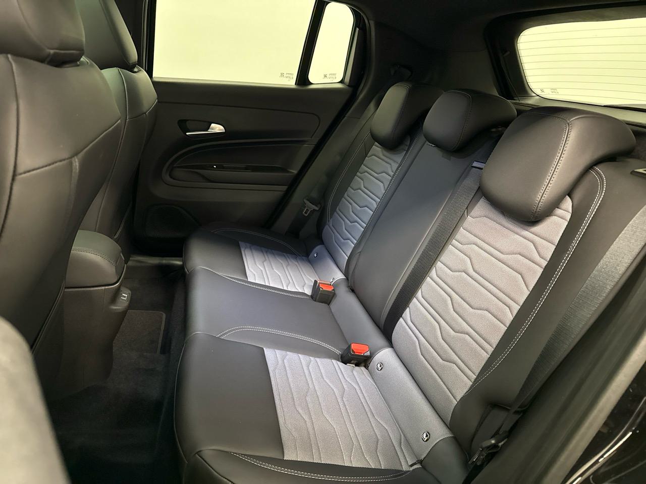 JEEP Avenger 1.2 Turbo MHEV Overland Sky 4xe-image-6