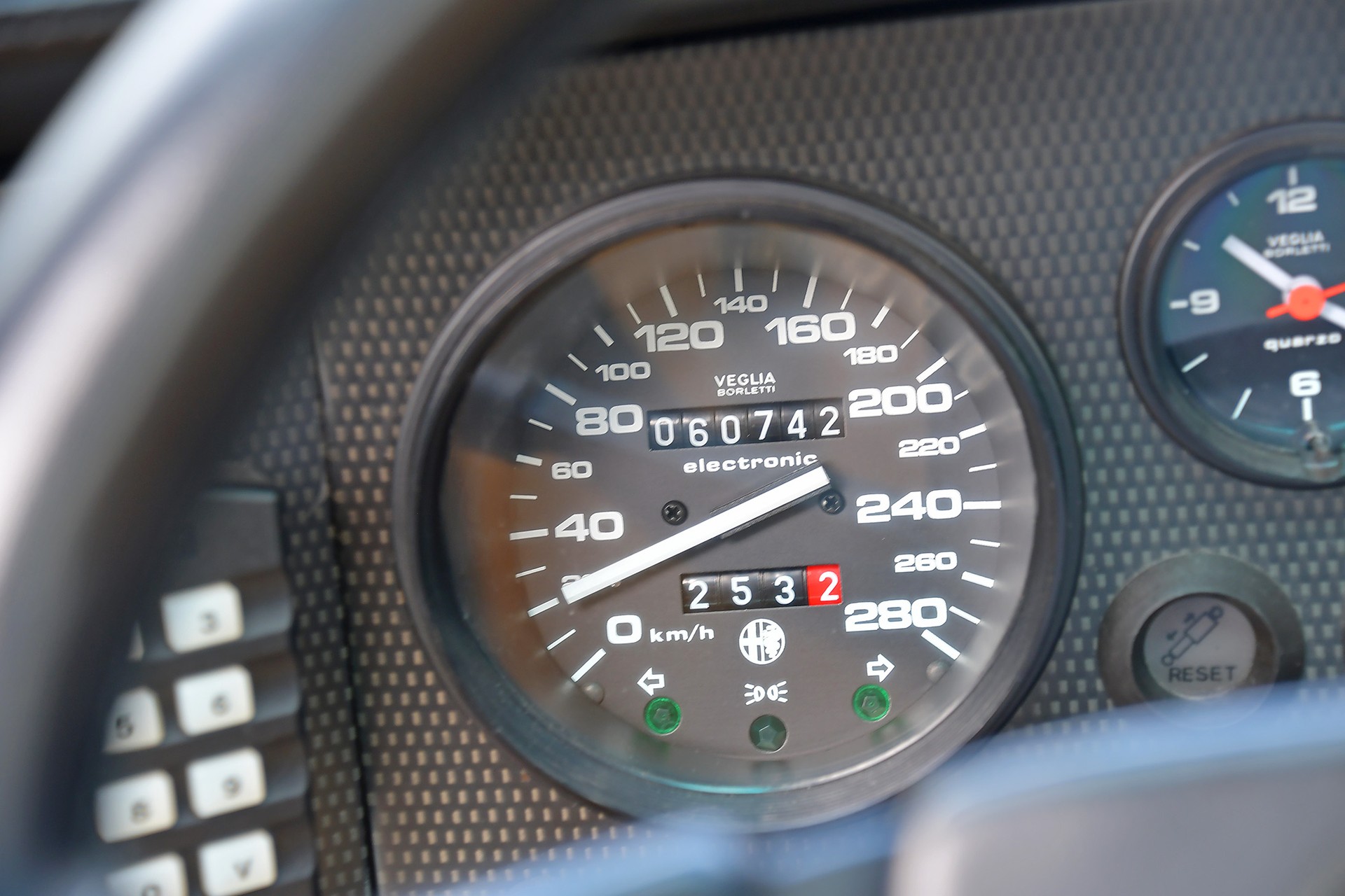 ALFA ROMEO S.Z. (ES30)-image-9
