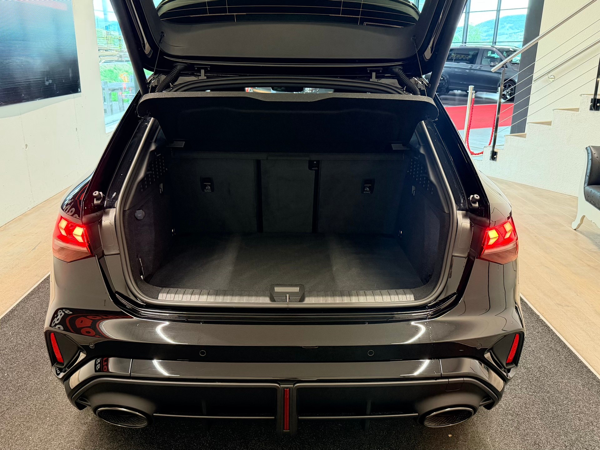 AUDI RS3 Sportback 2.5 TSI quattro S-tronic-image-9
