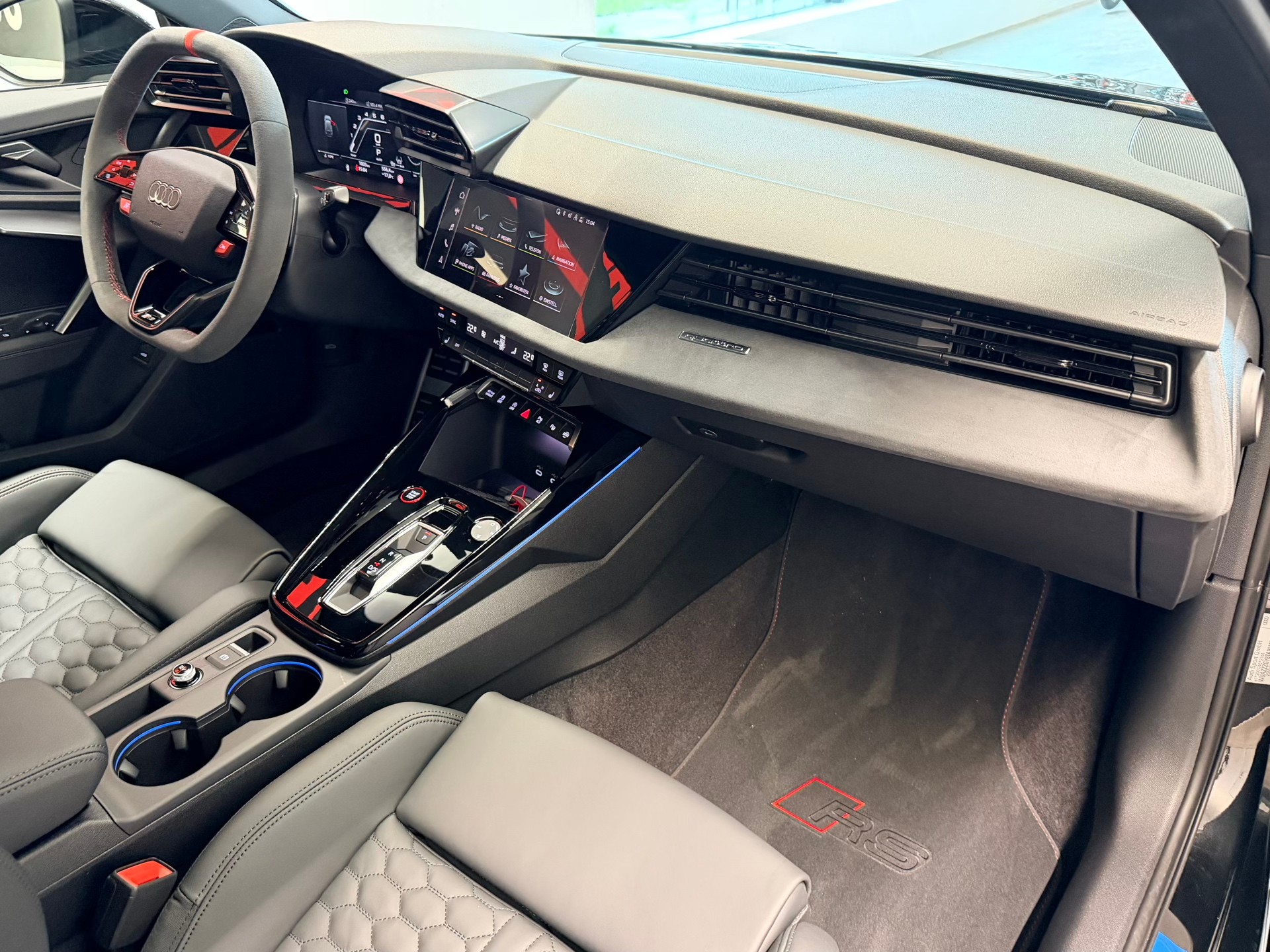 AUDI RS3 Sportback 2.5 TSI quattro S-tronic-image-17