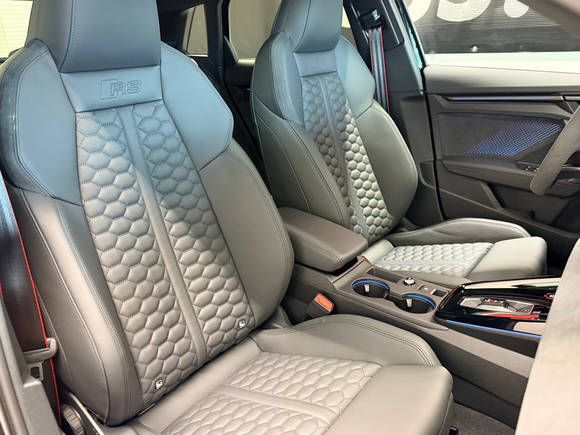 AUDI RS3 Sportback 2.5 TSI quattro S-tronic-image-20