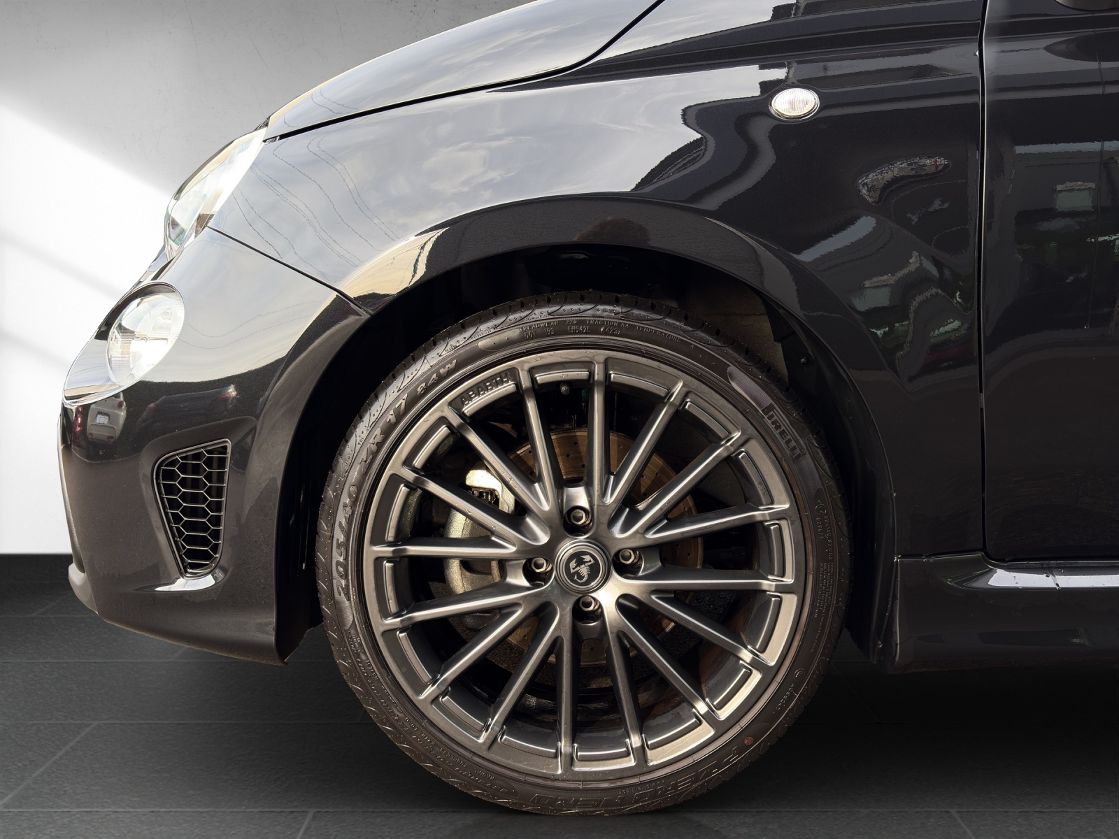 FIAT 595 1.4 16V Turbo Abarth 595 Premium Grand Prix Edition-image-10