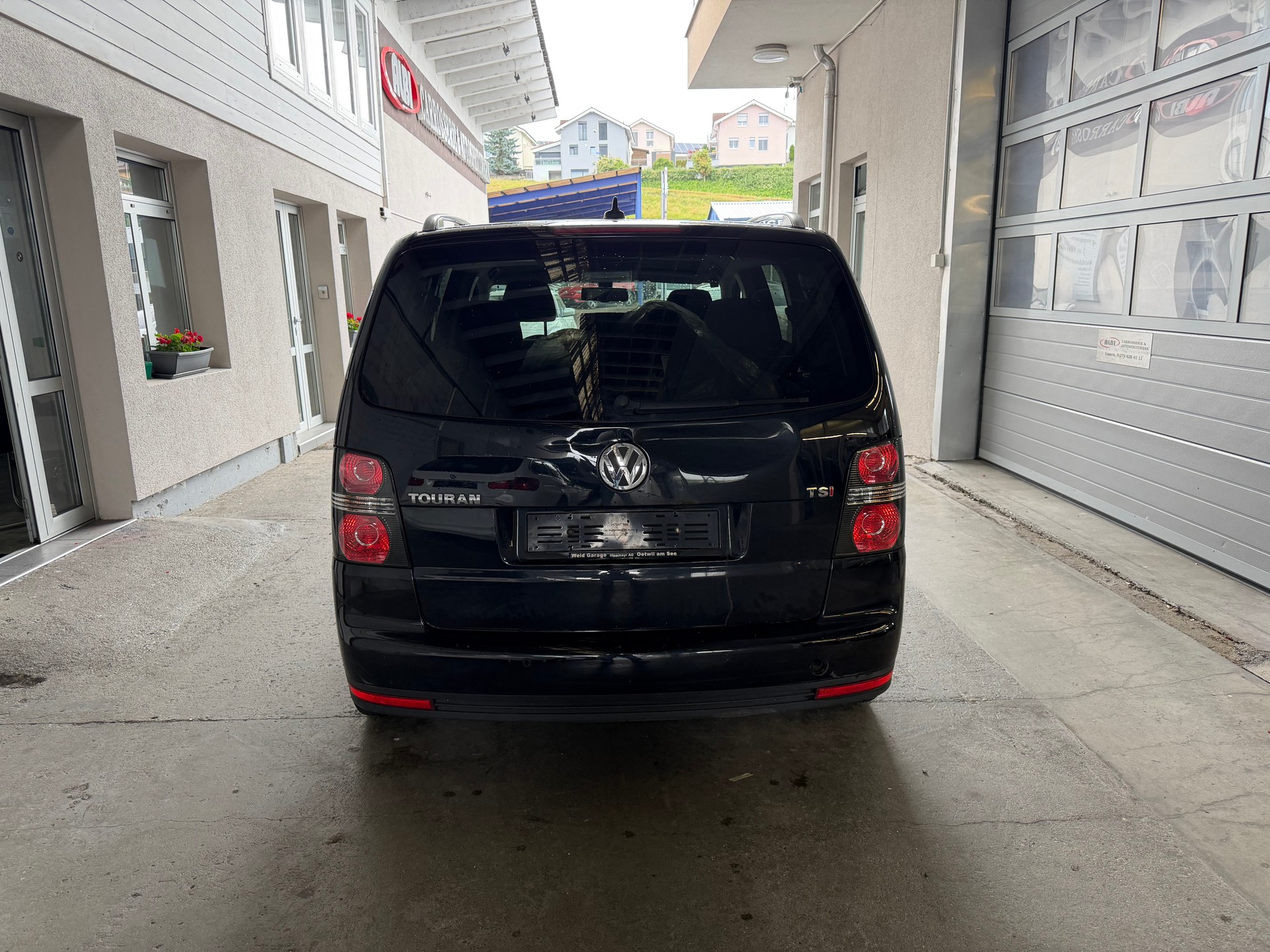 VW TOURAN-image-2