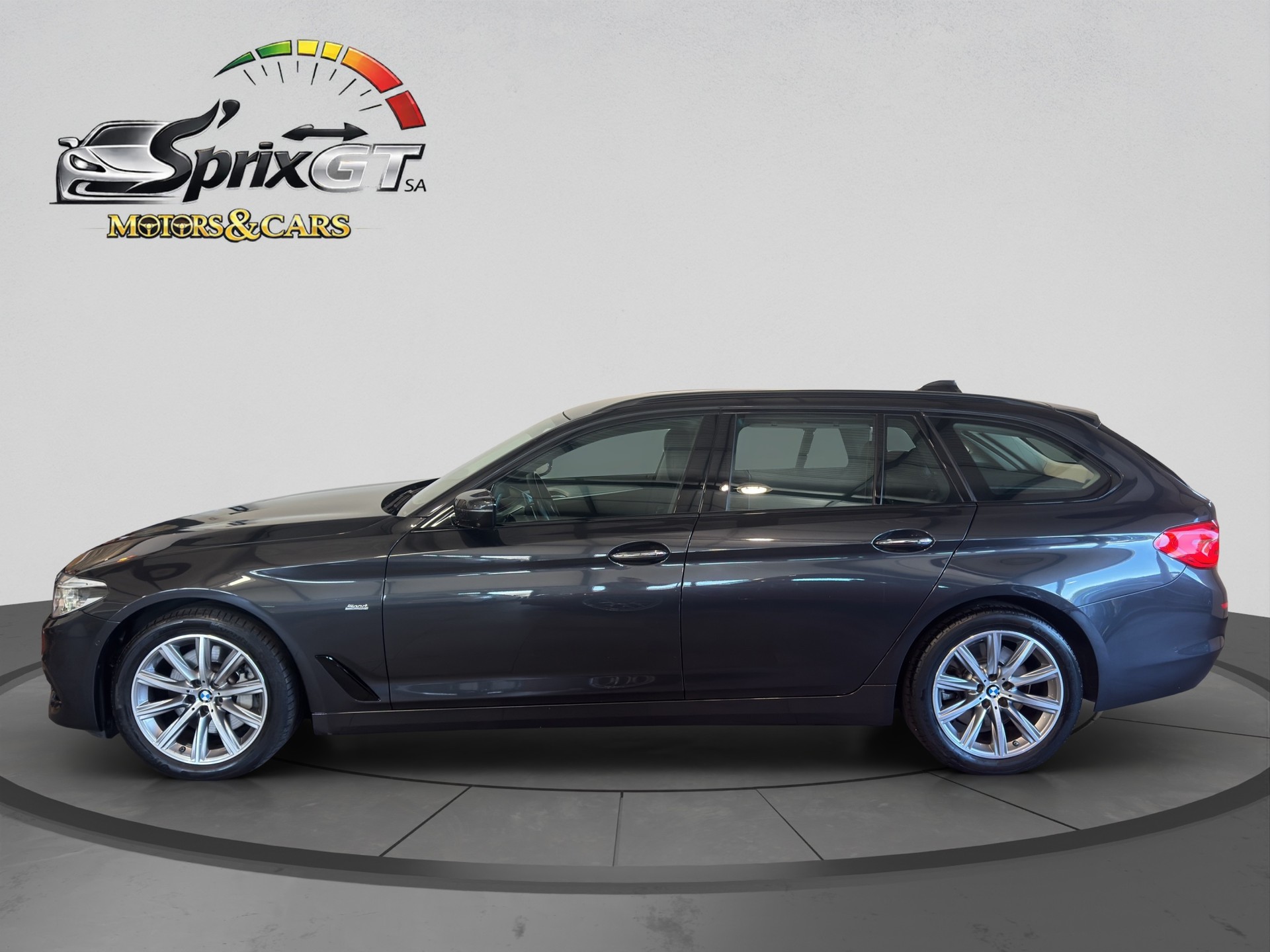 BMW 530d xDrive Touring Sport Line Steptronic-showroom-element-1