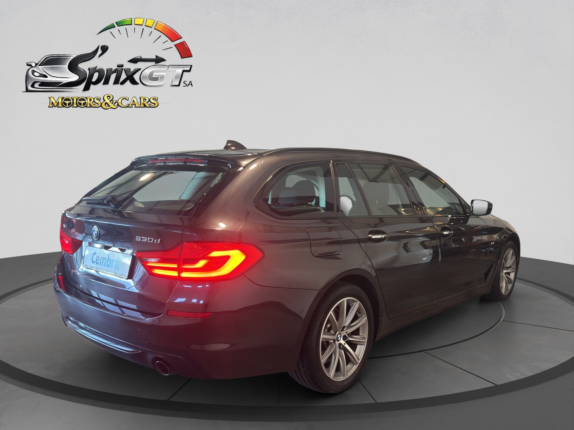 BMW 530d xDrive Touring Sport Line Steptronic-image-4