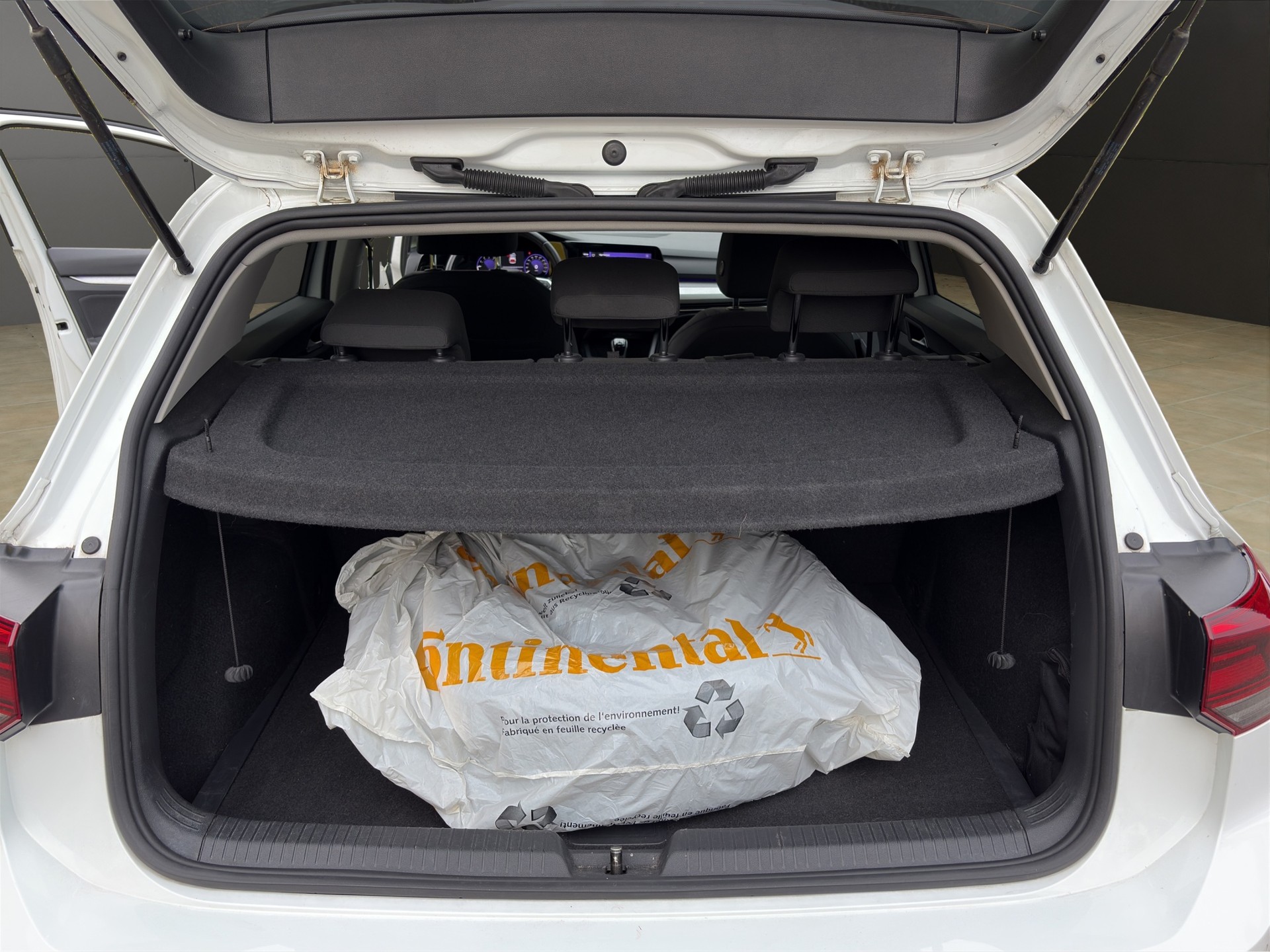VW Golf 1.0 TSI Life-image-11