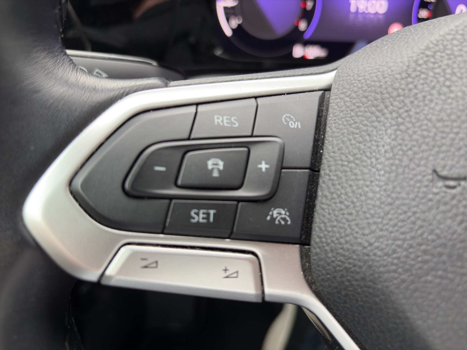 VW Golf 1.0 TSI Life-image-13