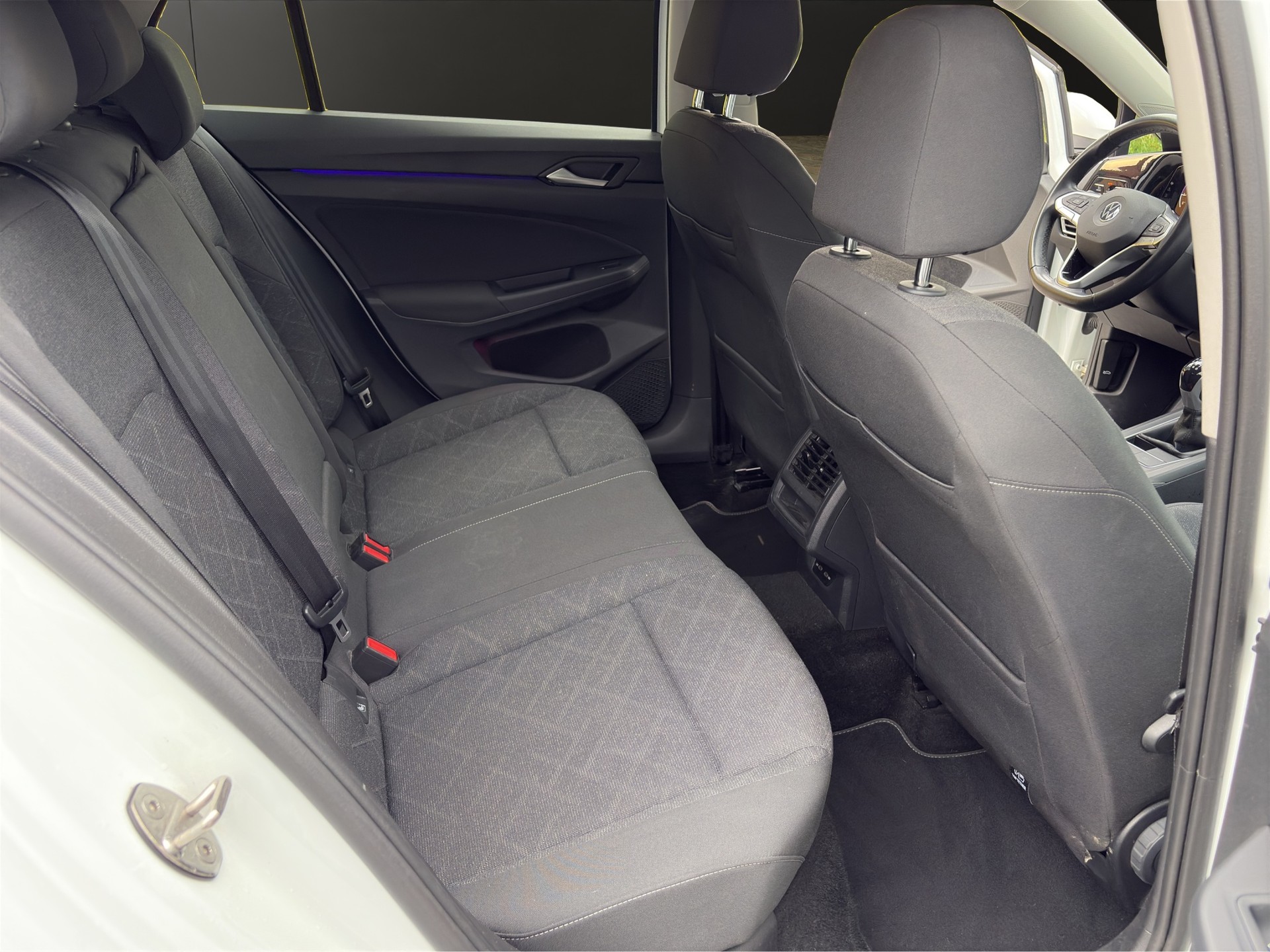 VW Golf 1.0 TSI Life-image-16