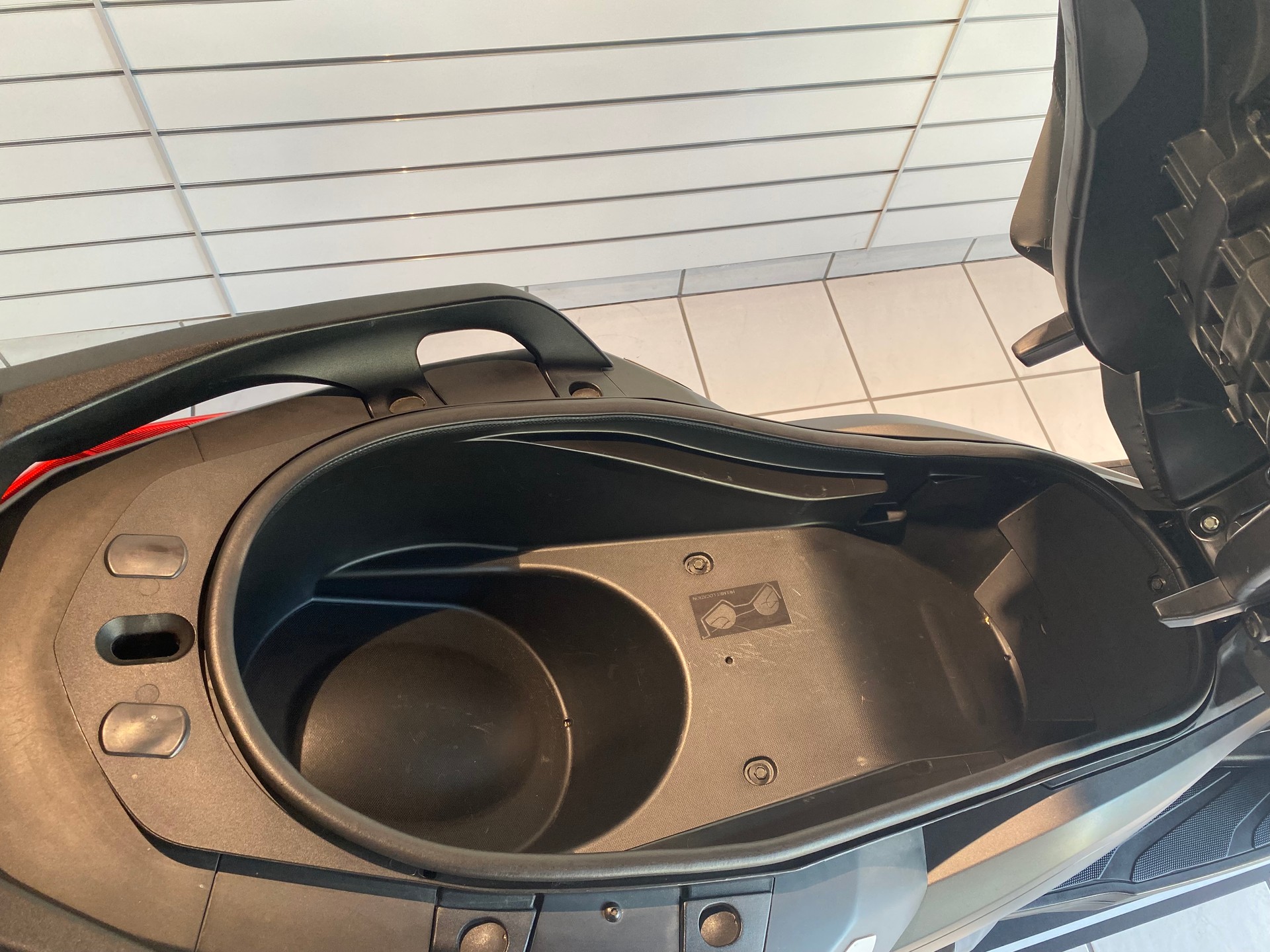 YAMAHA X-MaxYP 400 R ABS Momodesign-image-6