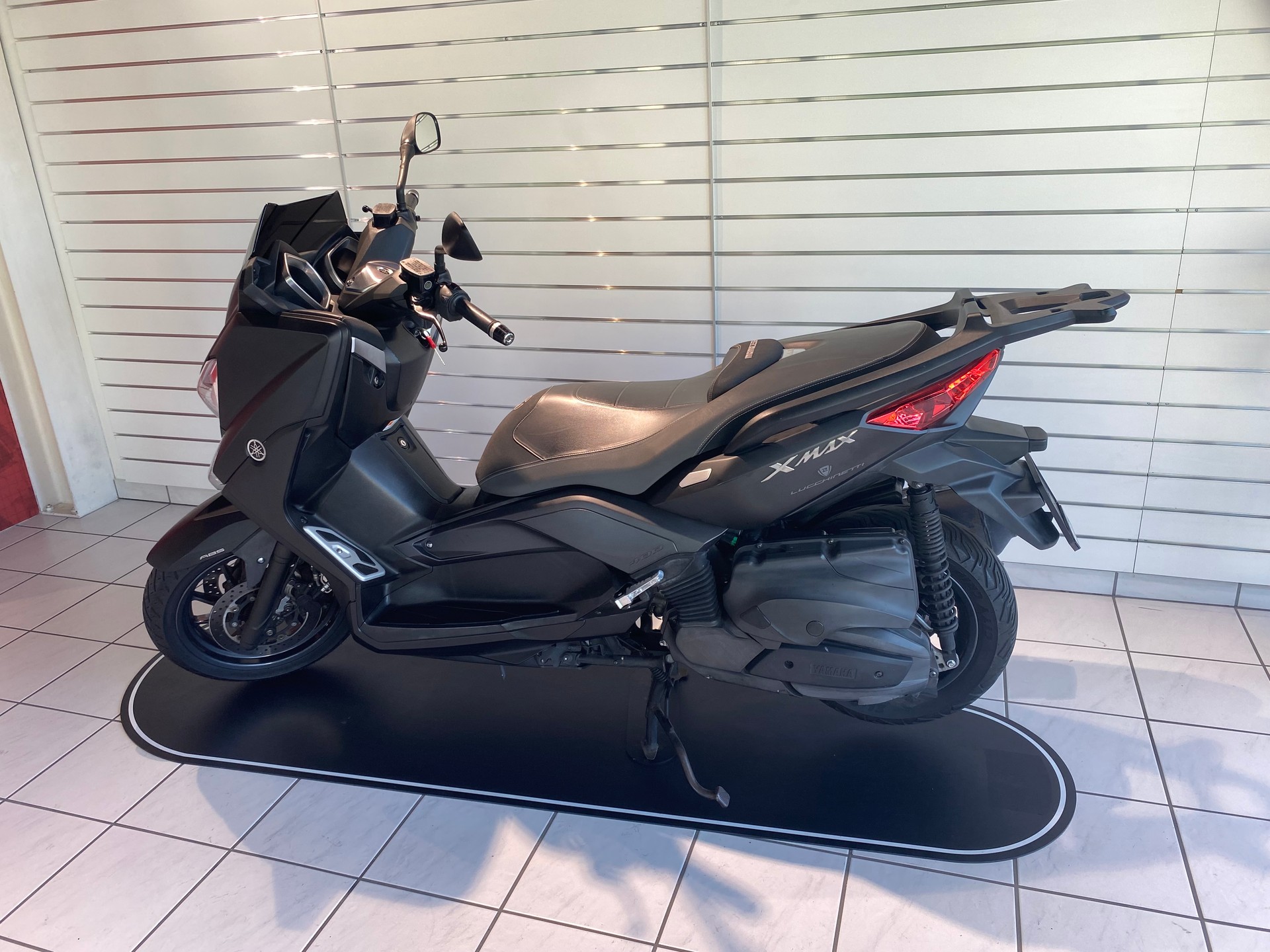 YAMAHA X-MaxYP 400 R ABS Momodesign-image-3