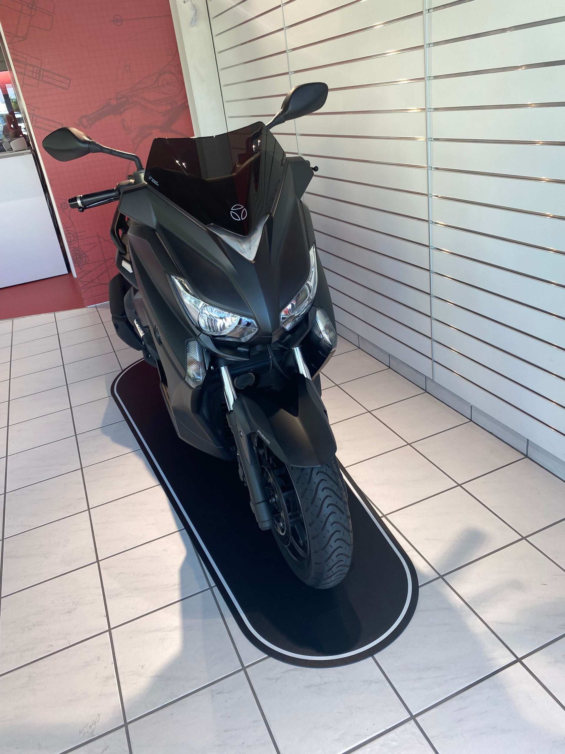 YAMAHA X-MaxYP 400 R ABS Momodesign-image-2