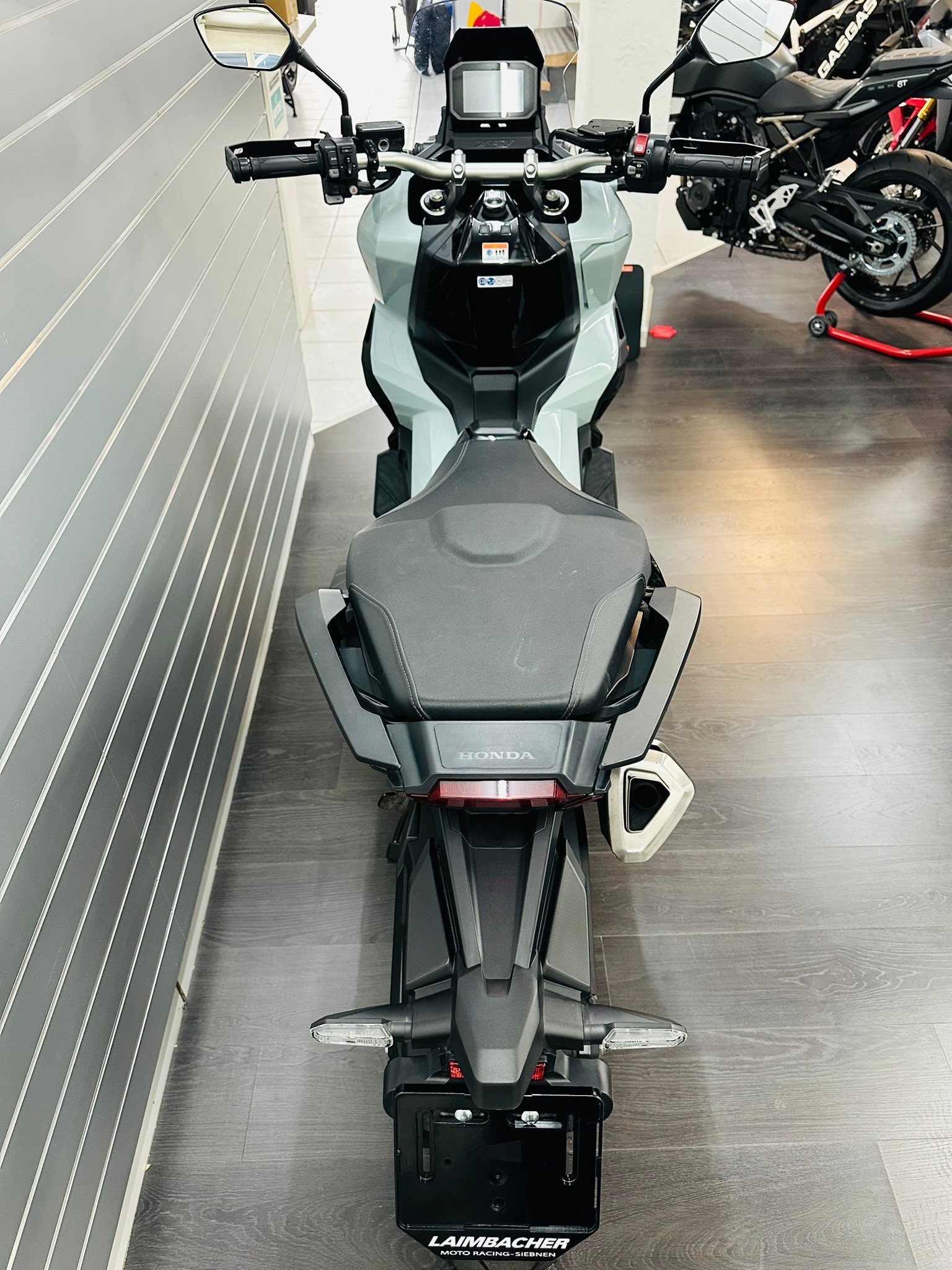 HONDA X-ADV 750-image-6