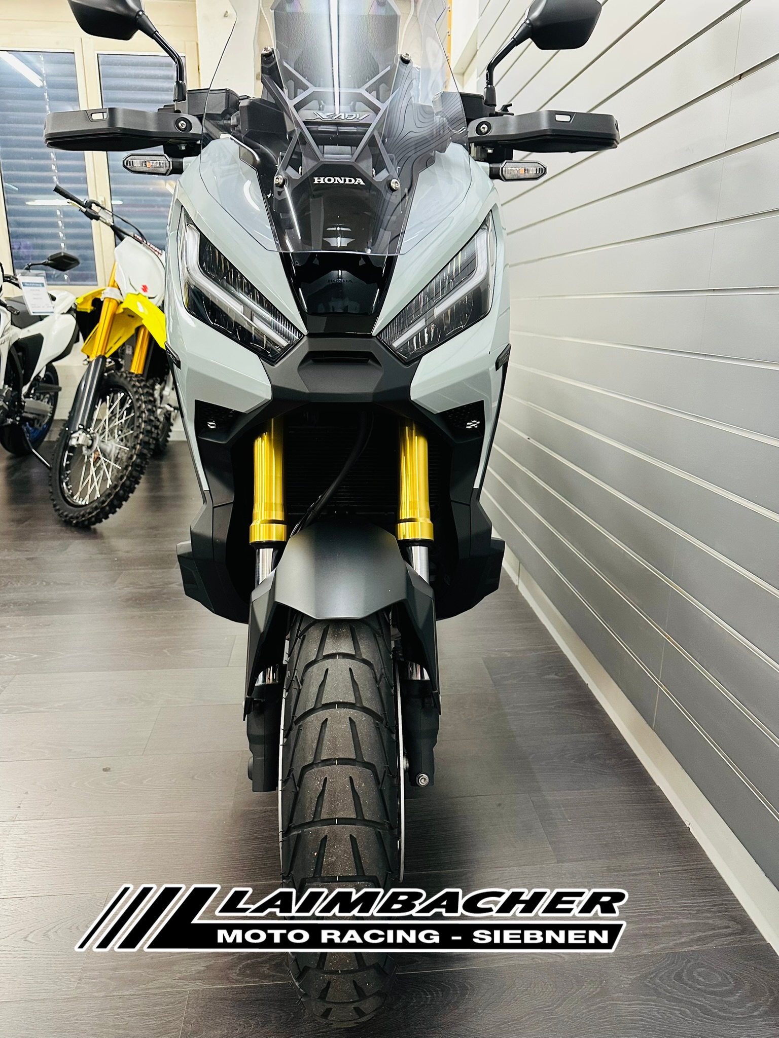 HONDA X-ADV 750-image-8
