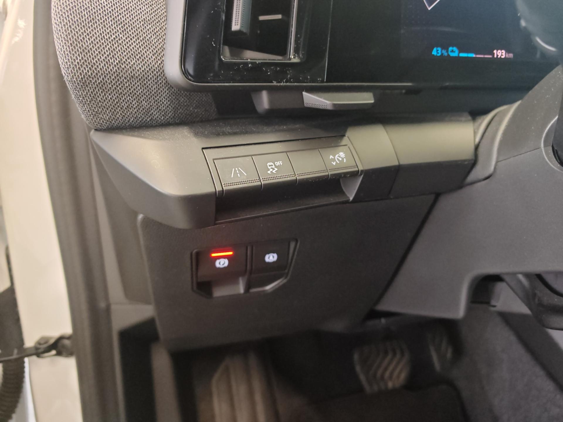 RENAULT Mégane E-TECH EV60 Techno-image-18