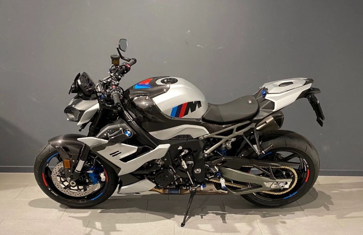 BMW M 1000 R-showroom-element-3