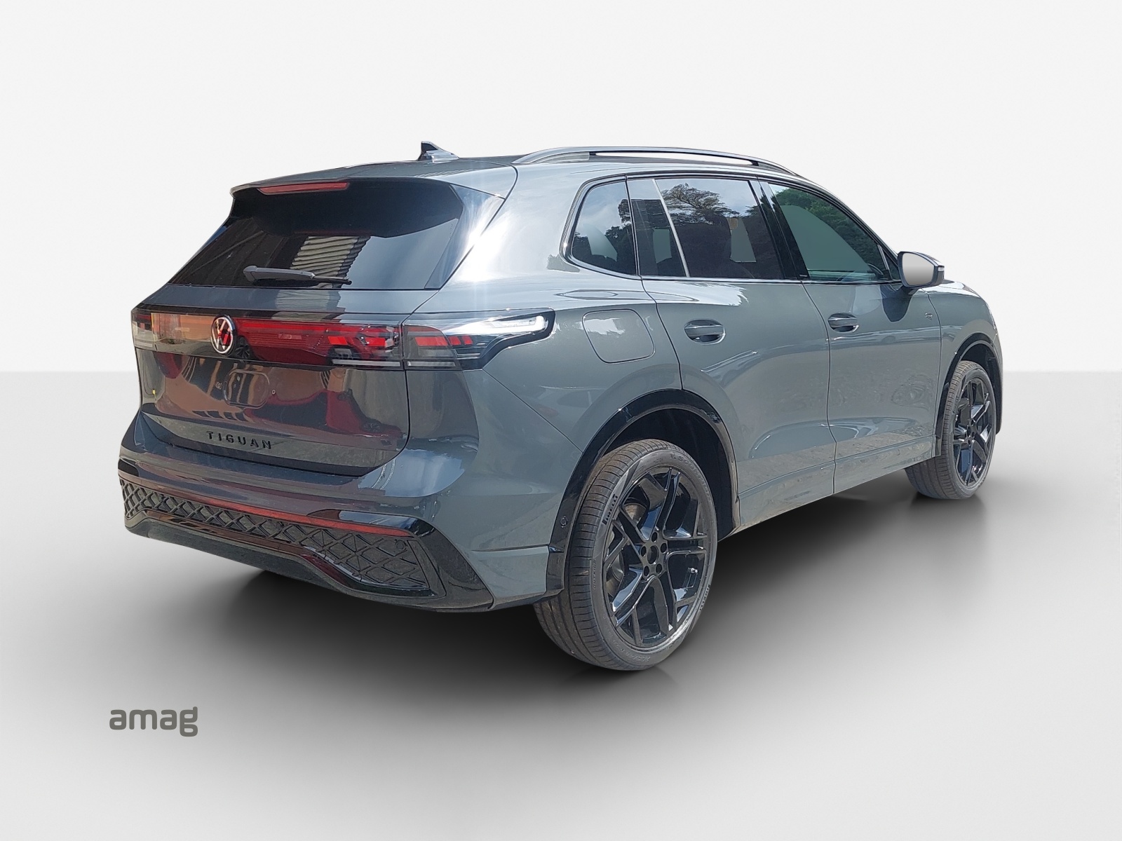 VW Tiguan 2.0 TSI DSG R-Line 4Motion-image-4
