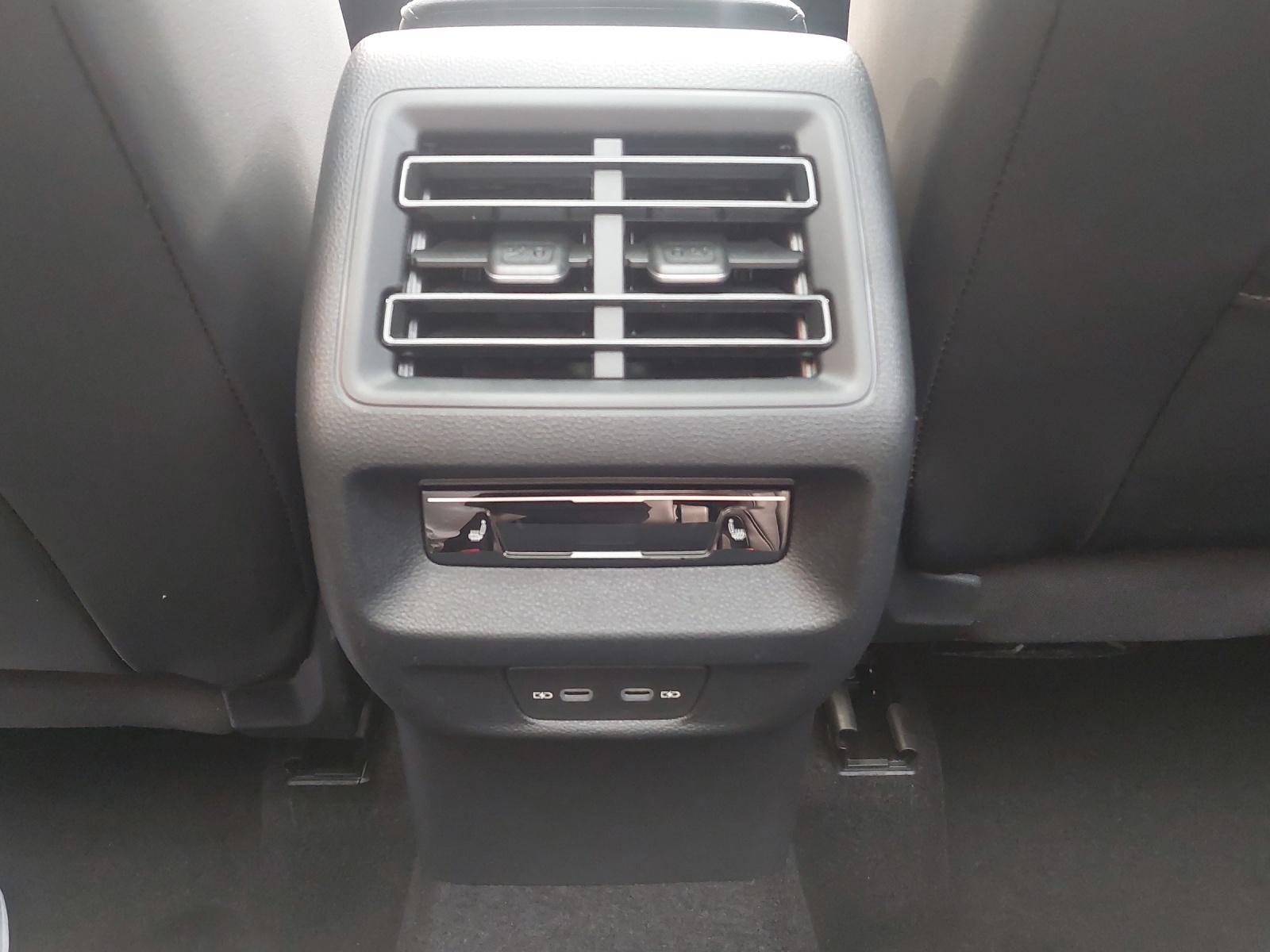 VW Tiguan 2.0 TSI DSG R-Line 4Motion-image-10