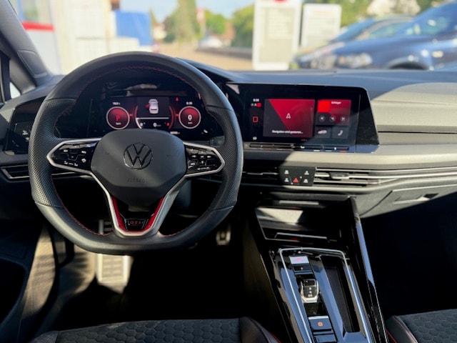 VW Golf 2.0 TSI GTI Clubsport DSG-image-5