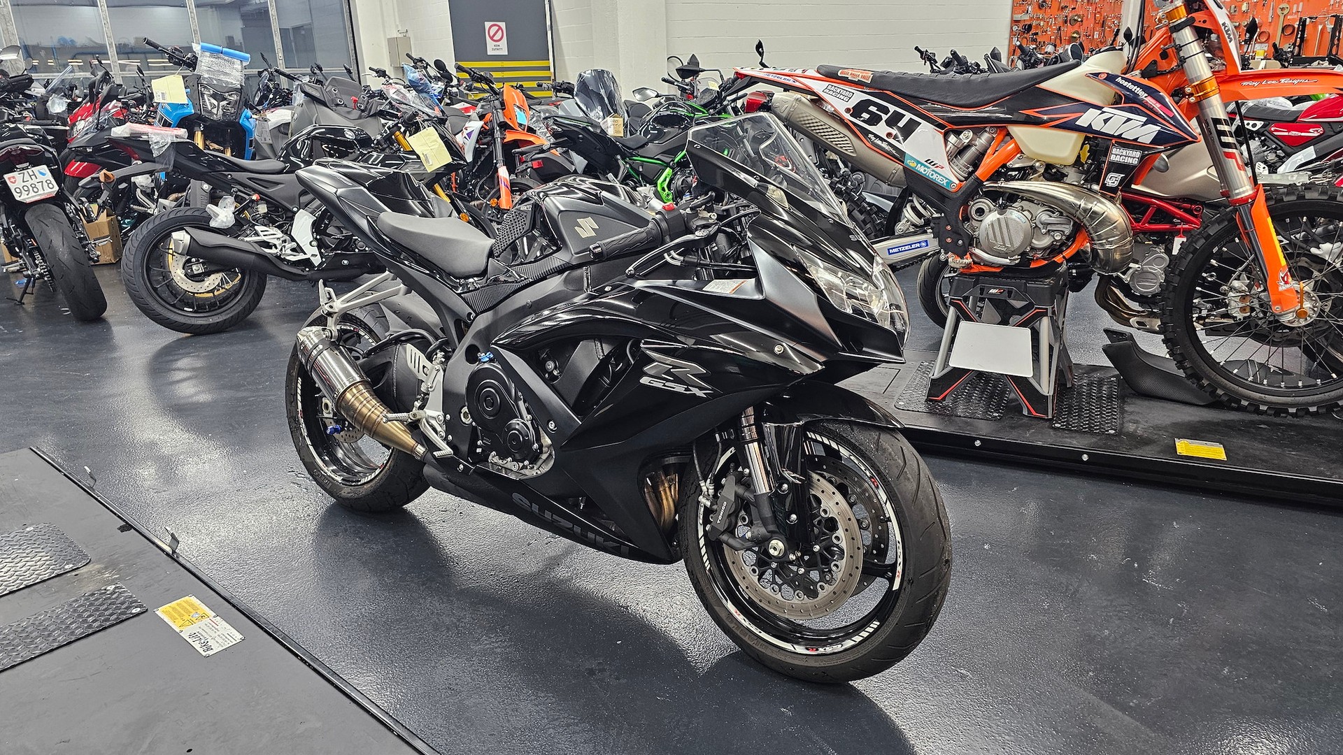 SUZUKI GSX-R 750 K8-L0-image-0