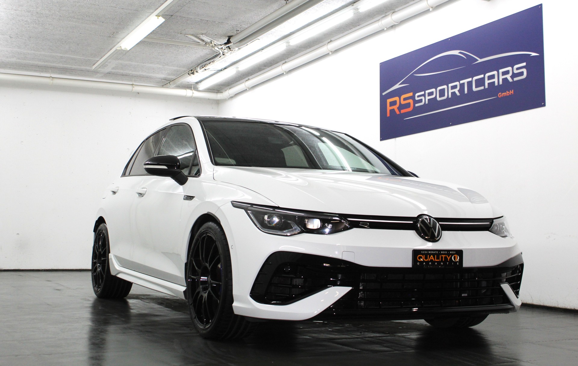 VW Golf 2.0 TSI R DSG 4Motion R Performance Akrapovic 333PS / CH-Fahrzeug-showroom-element-1