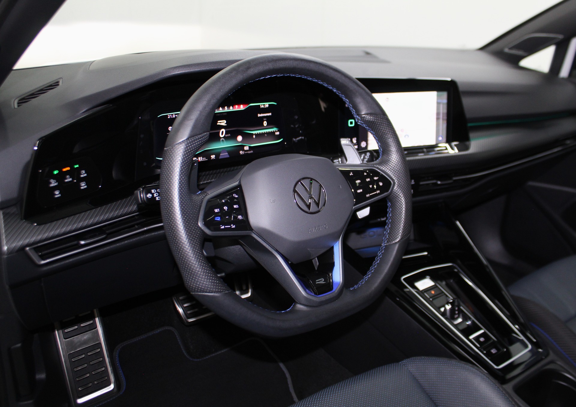 VW Golf 2.0 TSI R DSG 4Motion R Performance Akrapovic 333PS / CH-Fahrzeug-image-10