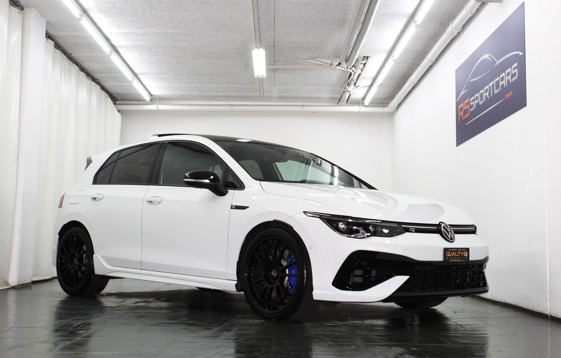 VW Golf 2.0 TSI R DSG 4Motion R Performance Akrapovic 333PS / CH-Fahrzeug
