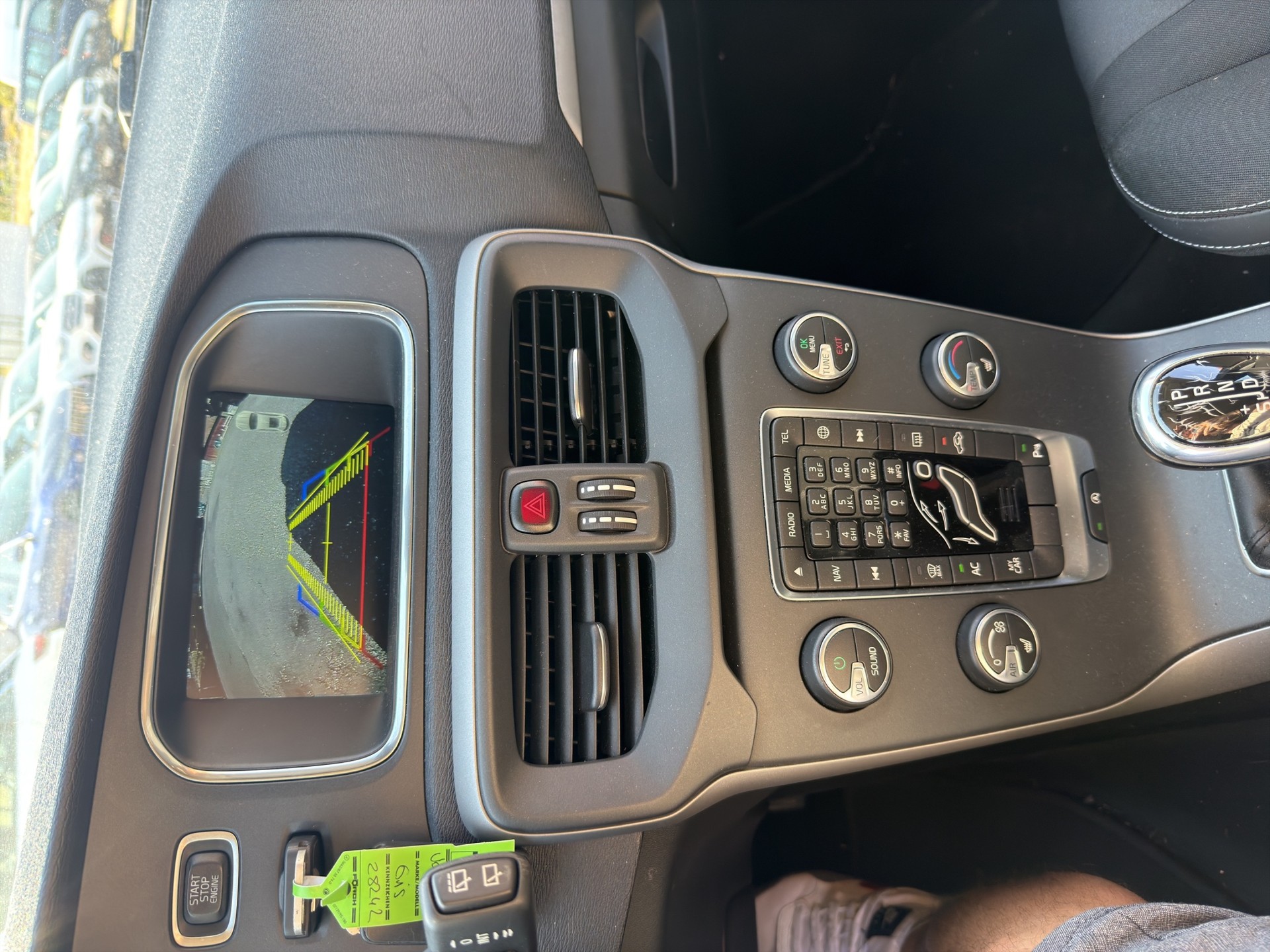 VOLVO V40 T4 Momentum Powershift-image-16