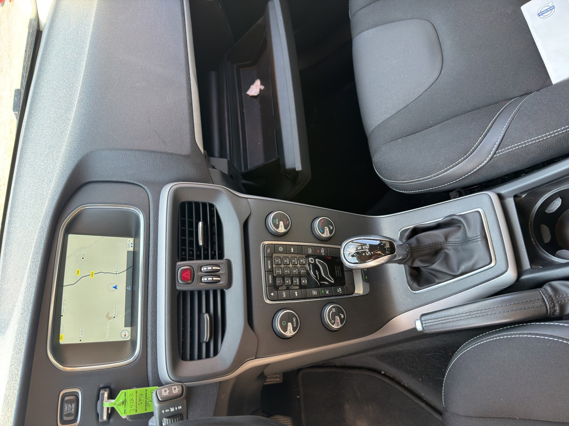 VOLVO V40 T4 Momentum Powershift-image-11