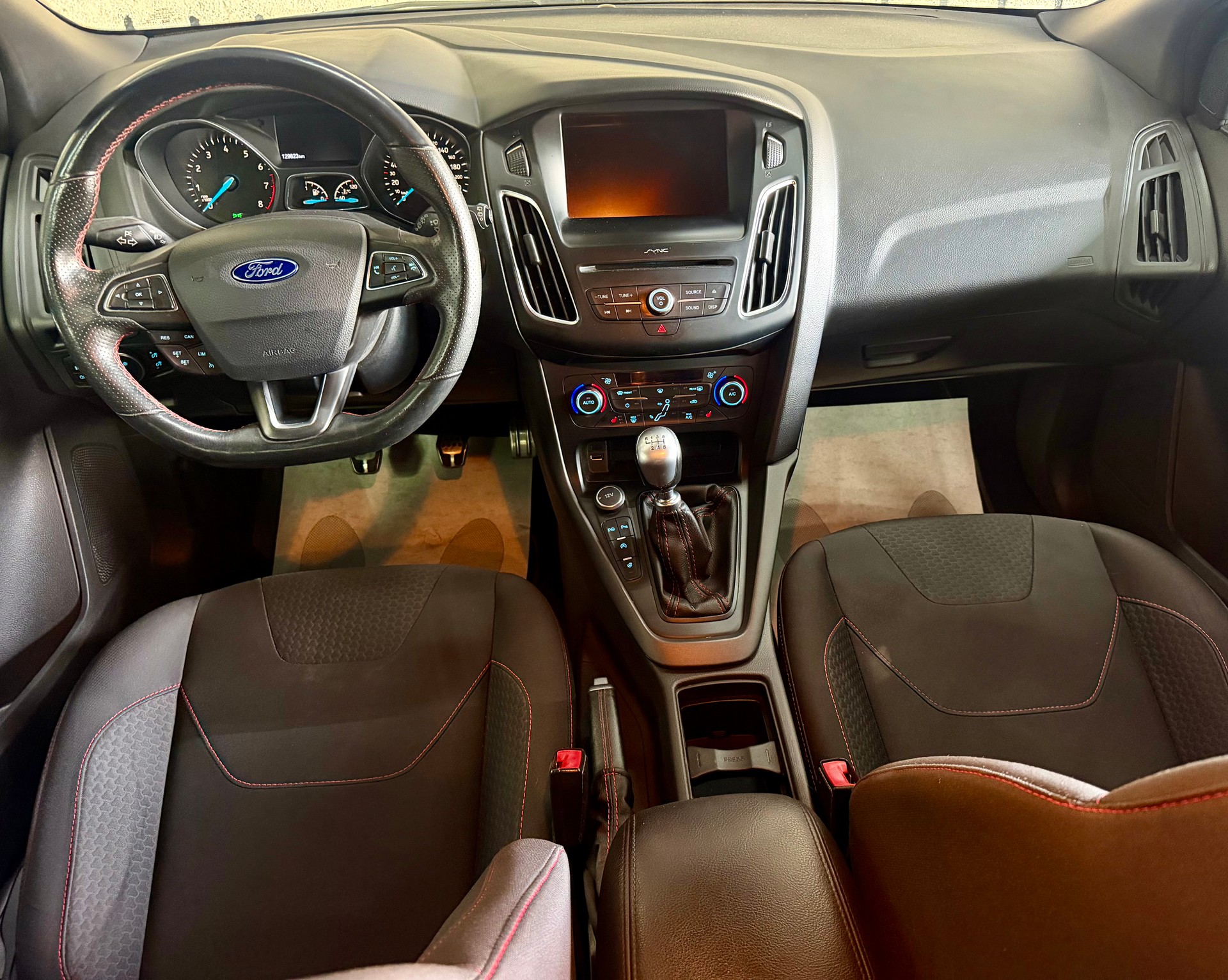 FORD Focus 1.5 SCTi ST Line-showroom-element-3