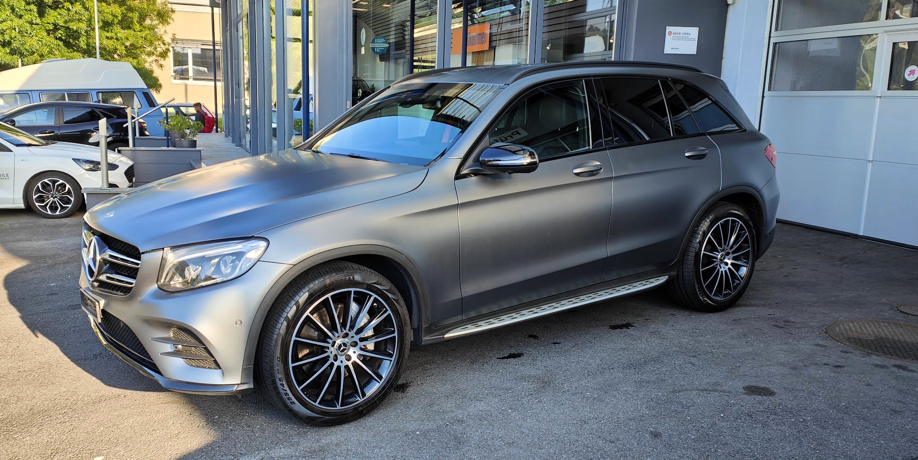 MERCEDES-BENZ GLC 250 AMG Line 4Matic 9G-Tronic-showroom-element-1