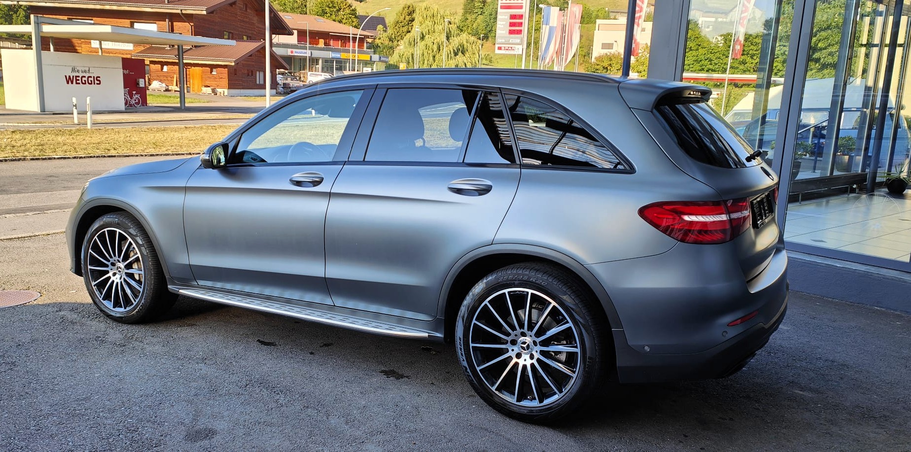 MERCEDES-BENZ GLC 250 AMG Line 4Matic 9G-Tronic-showroom-element-2