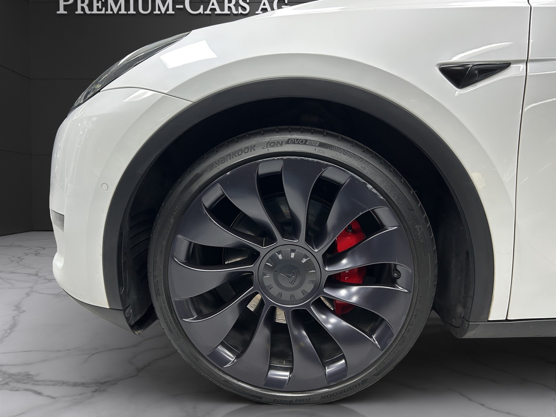 TESLA Model Y Performance / Model 2023 / Batterie 91 %-image-13